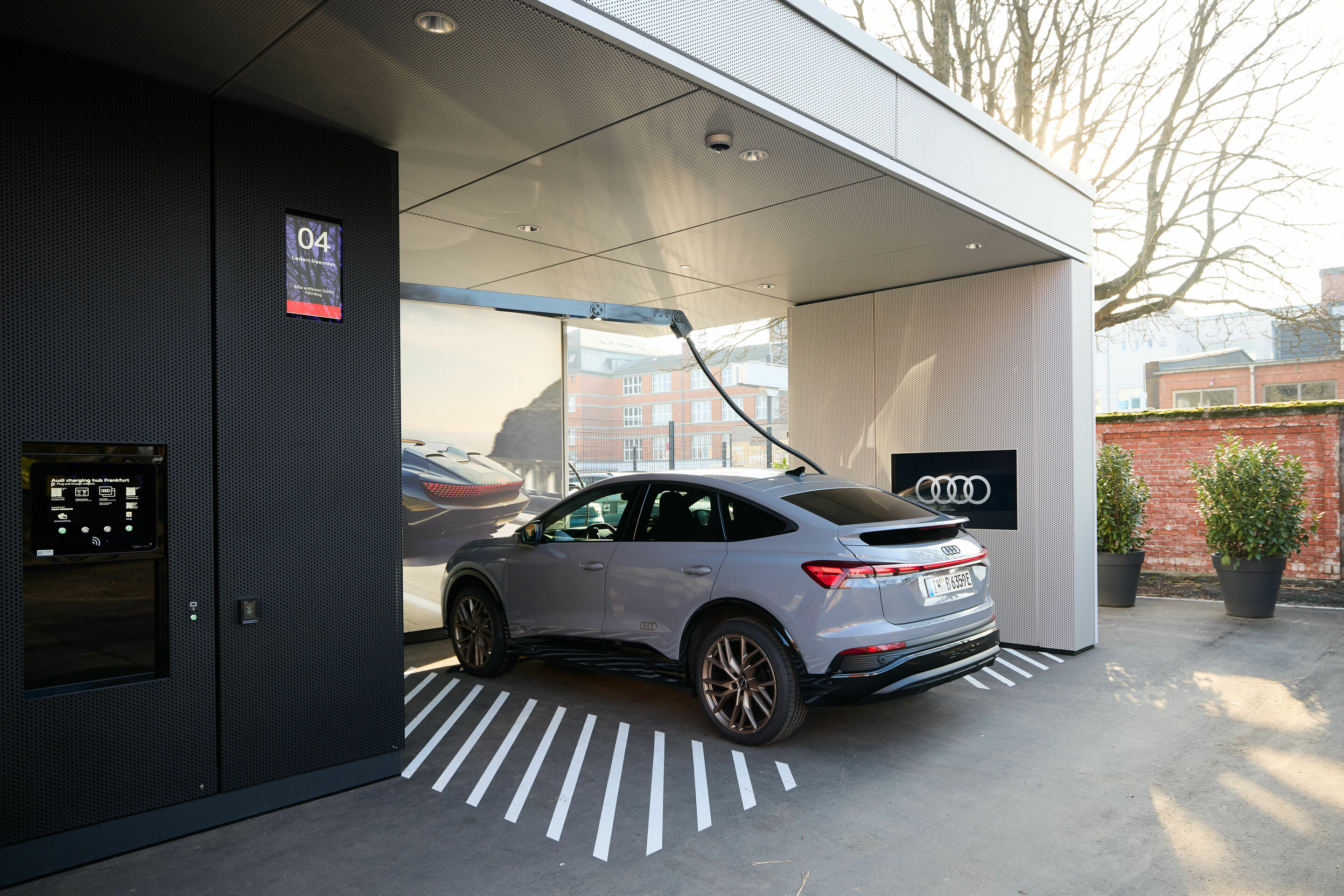 Audi charging hub Frankfurt - The Audi Q4 e-tron at Audi charging hub Frankfurt