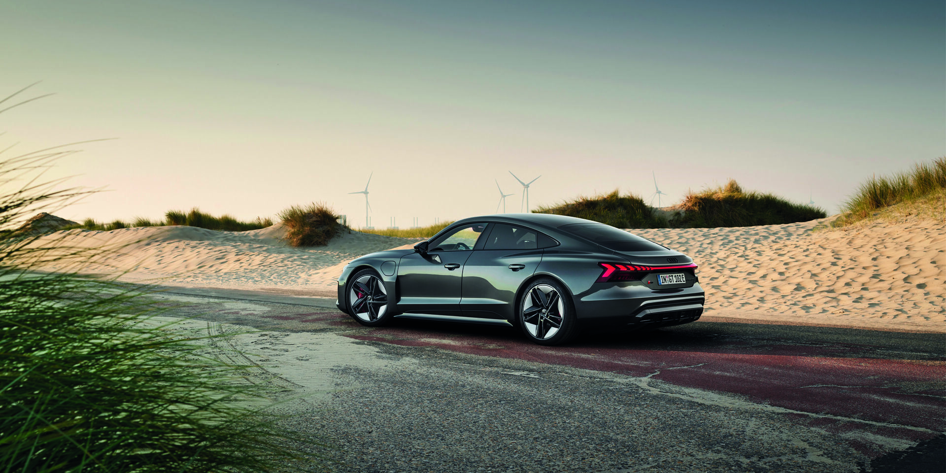 Audi RS e-tron GT - Audi nimmt den Ladestrom für seine Elektroflotte als wesentlichen Hebel zur CO2-Reduktion in den Fokus.

Standaufnahme,
Farbe: Daytonagrau