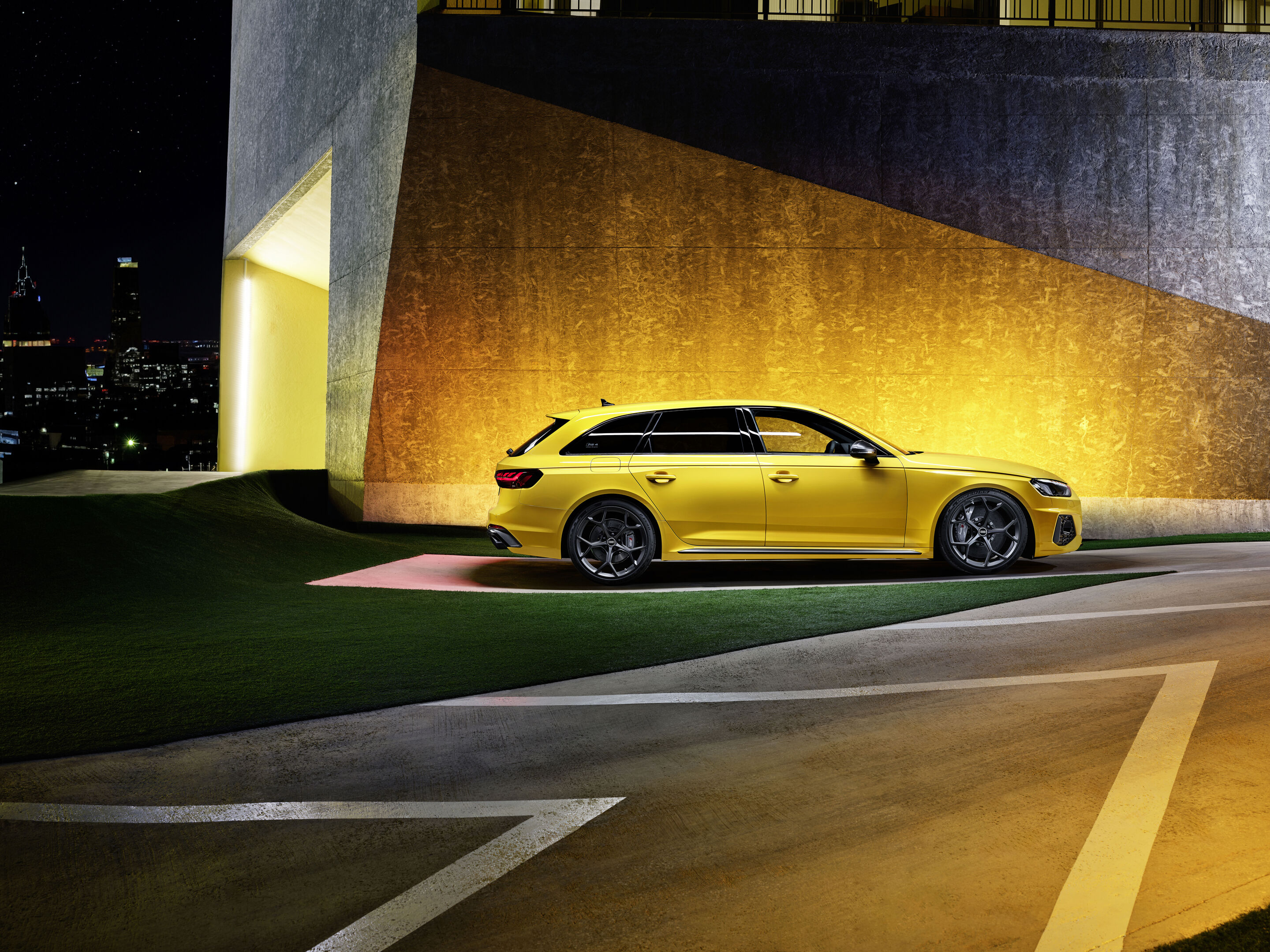 Audi RS 4 Avant edition 25 years (until 2024) - Static photo,
Colour: Imola Yellow