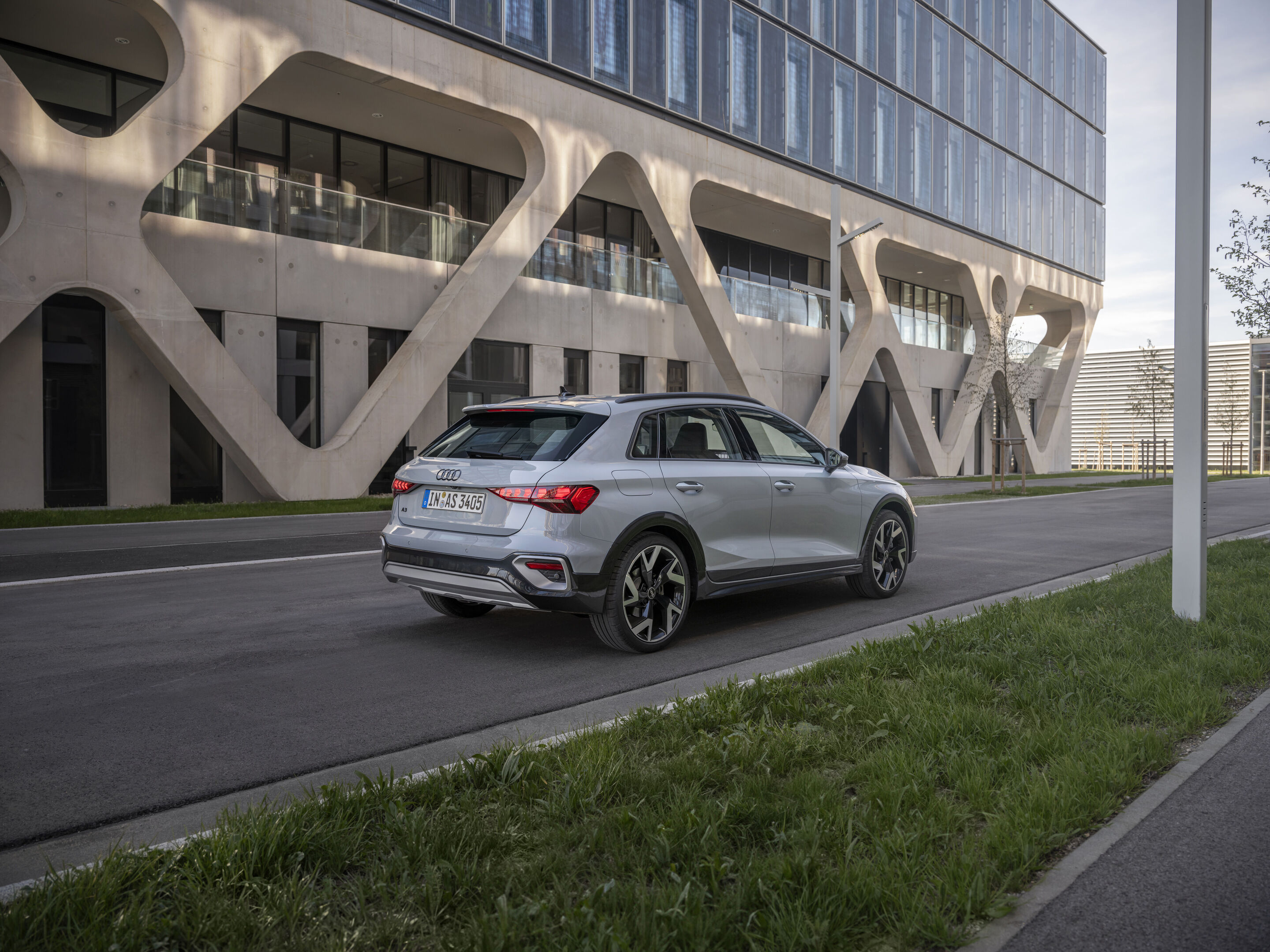 Audi A3 allstreet - Standaufnahme, 
Farbe: Pfeilgrau