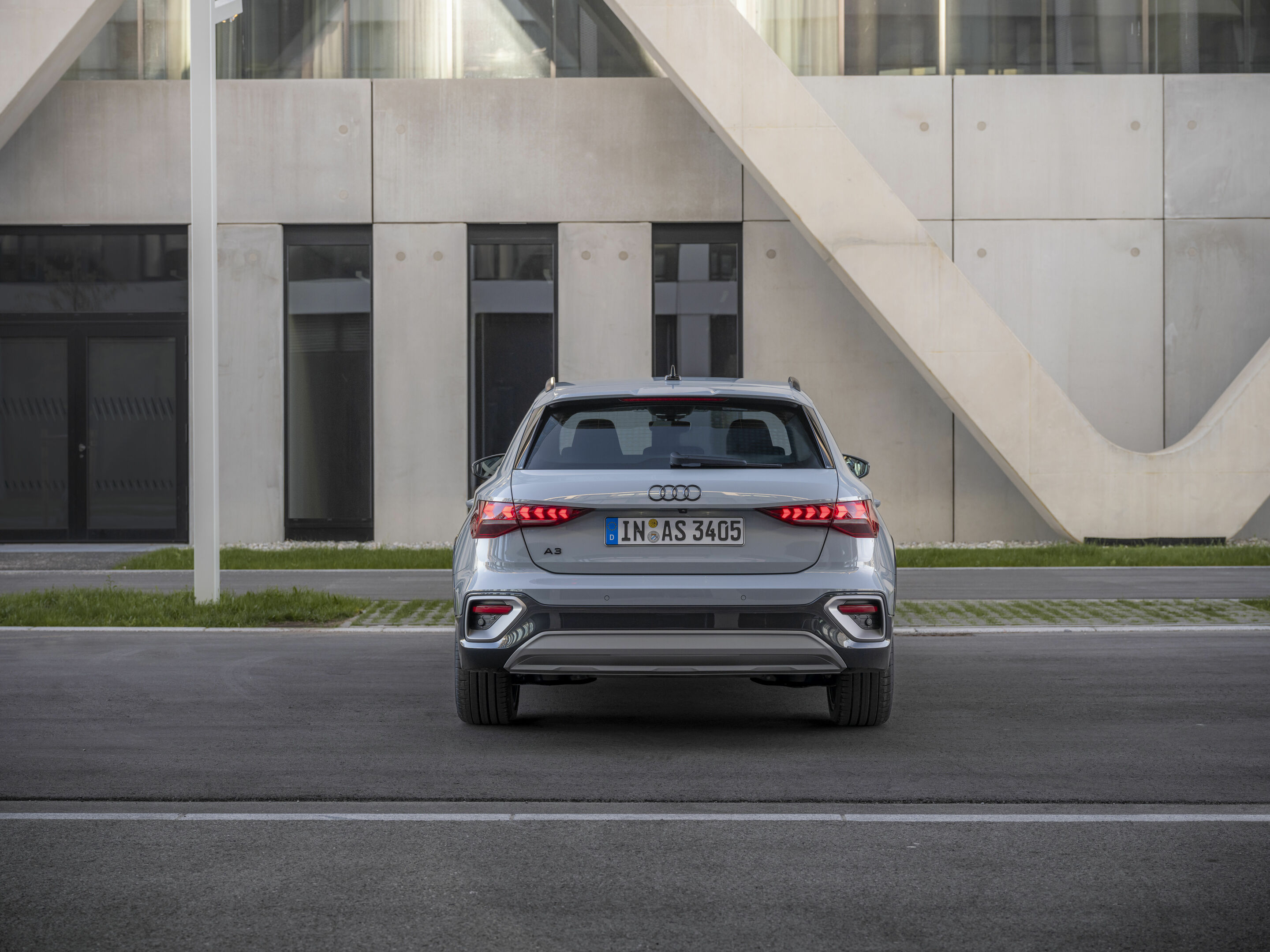 Audi A3 allstreet - Static photo,
Colour: Arrow Grey