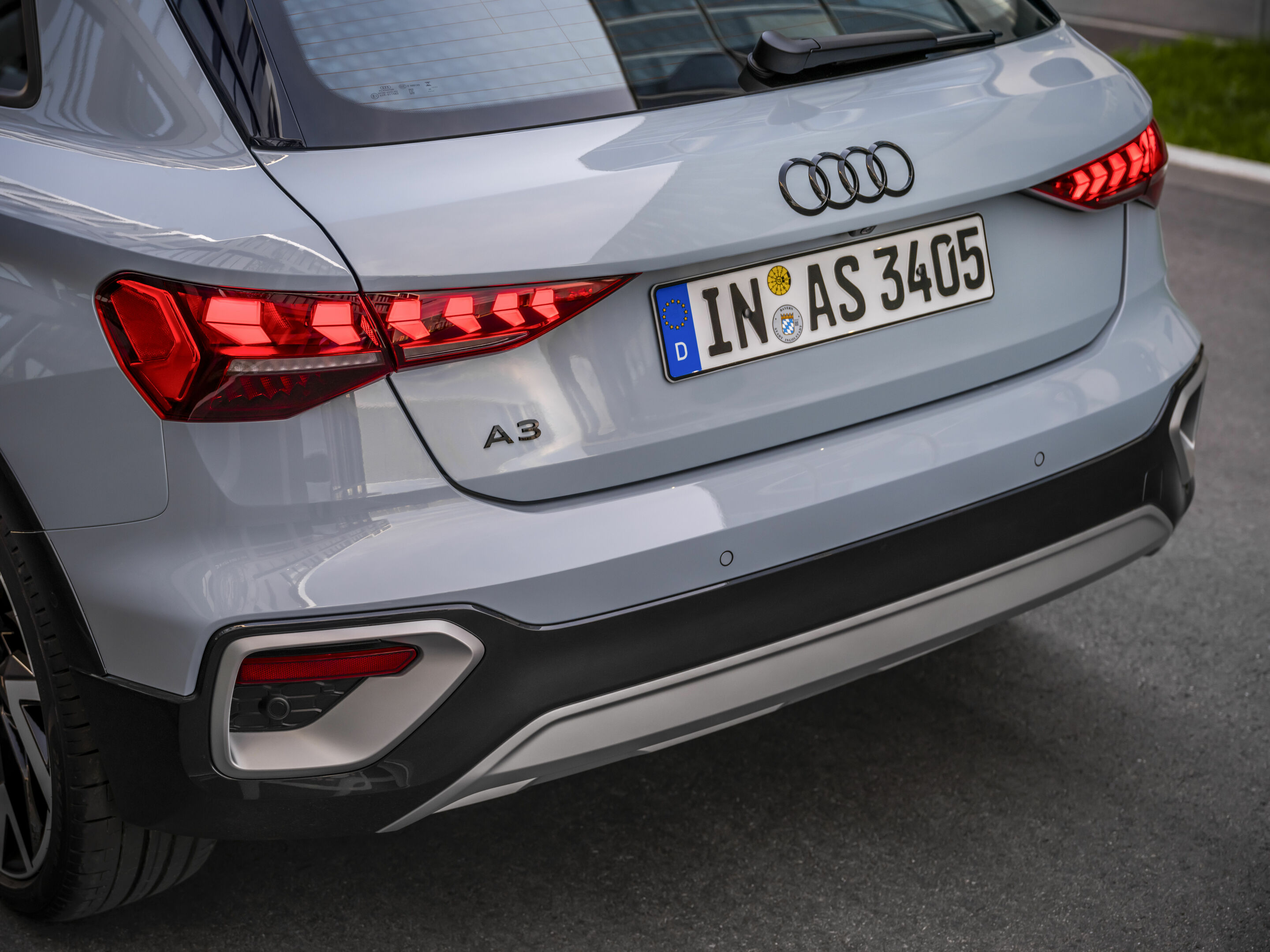 Audi A3 allstreet - Detail, 
Farbe: Pfeilgrau