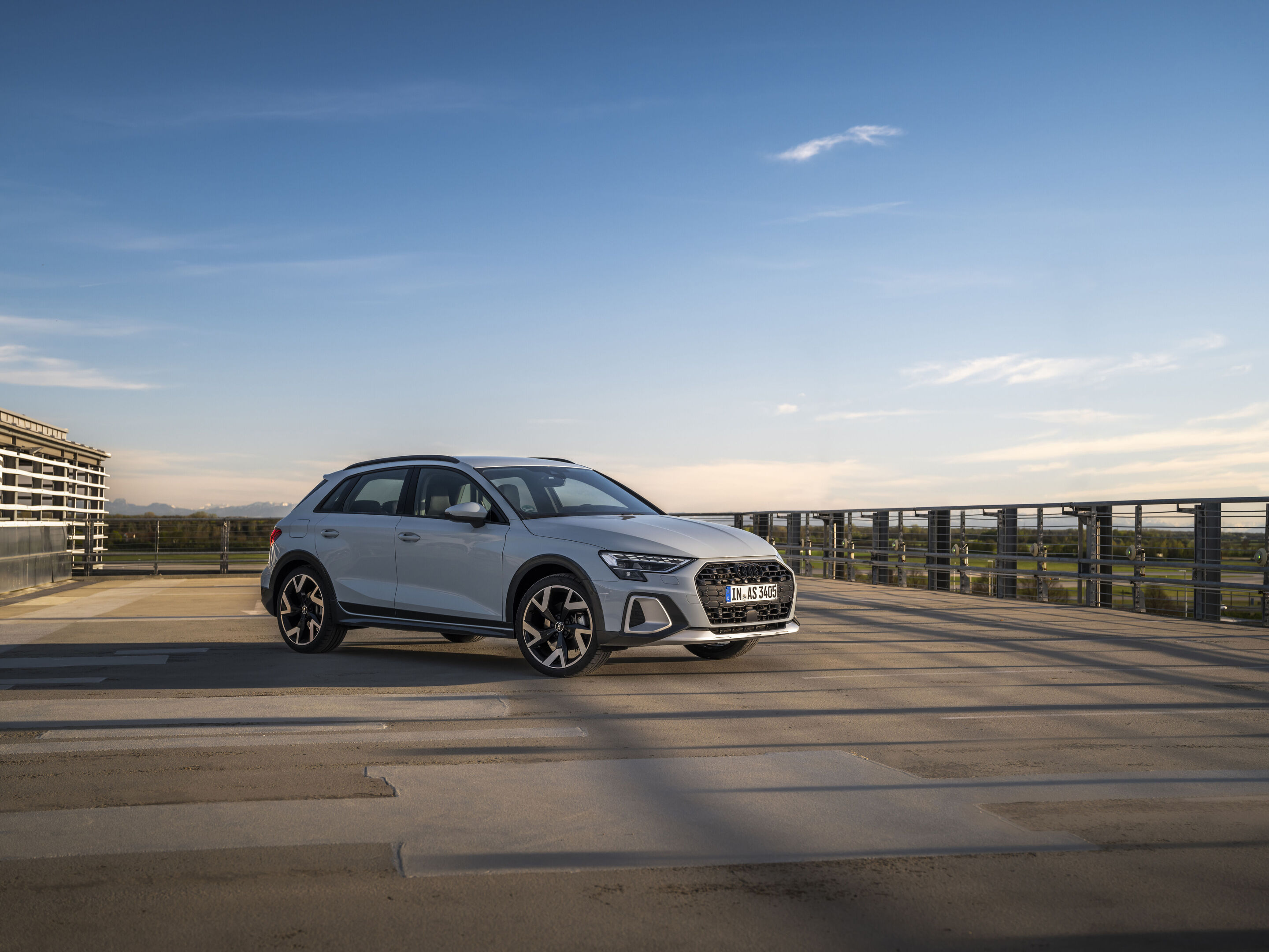 Audi A3 allstreet - Standaufnahme, 
Farbe: Pfeilgrau