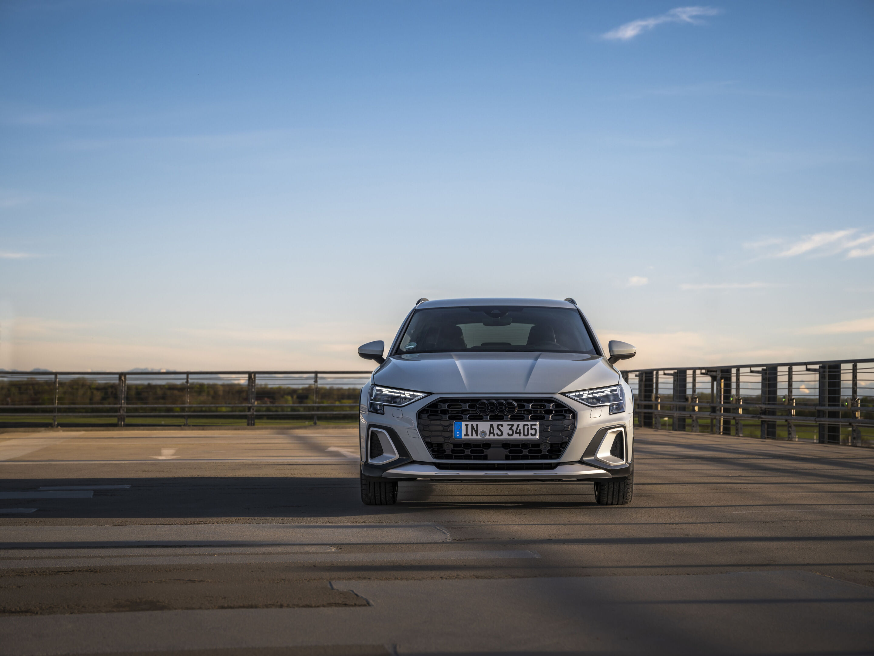 Audi A3 allstreet - Standaufnahme, 
Farbe: Pfeilgrau