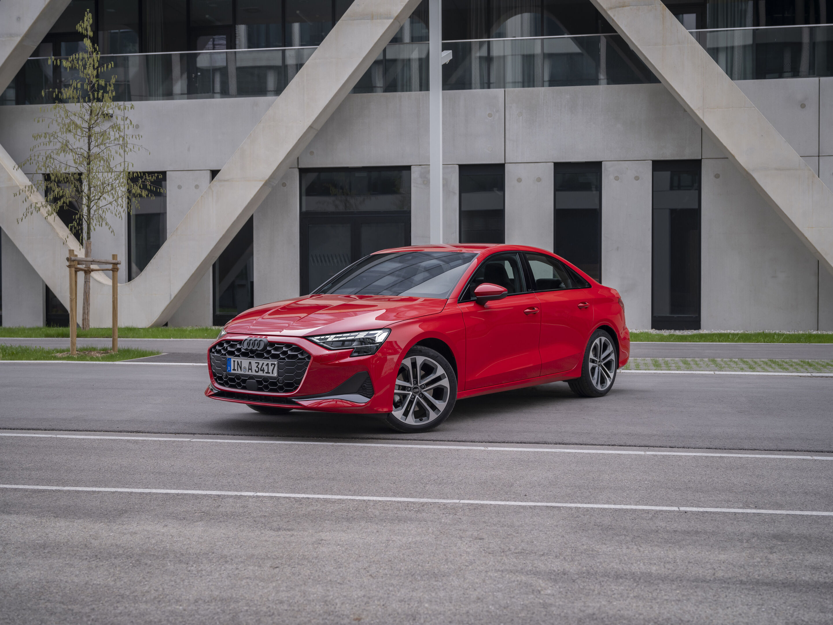 Audi A3 Limousine - Standaufnahme, 
Farbe: Progressivrot