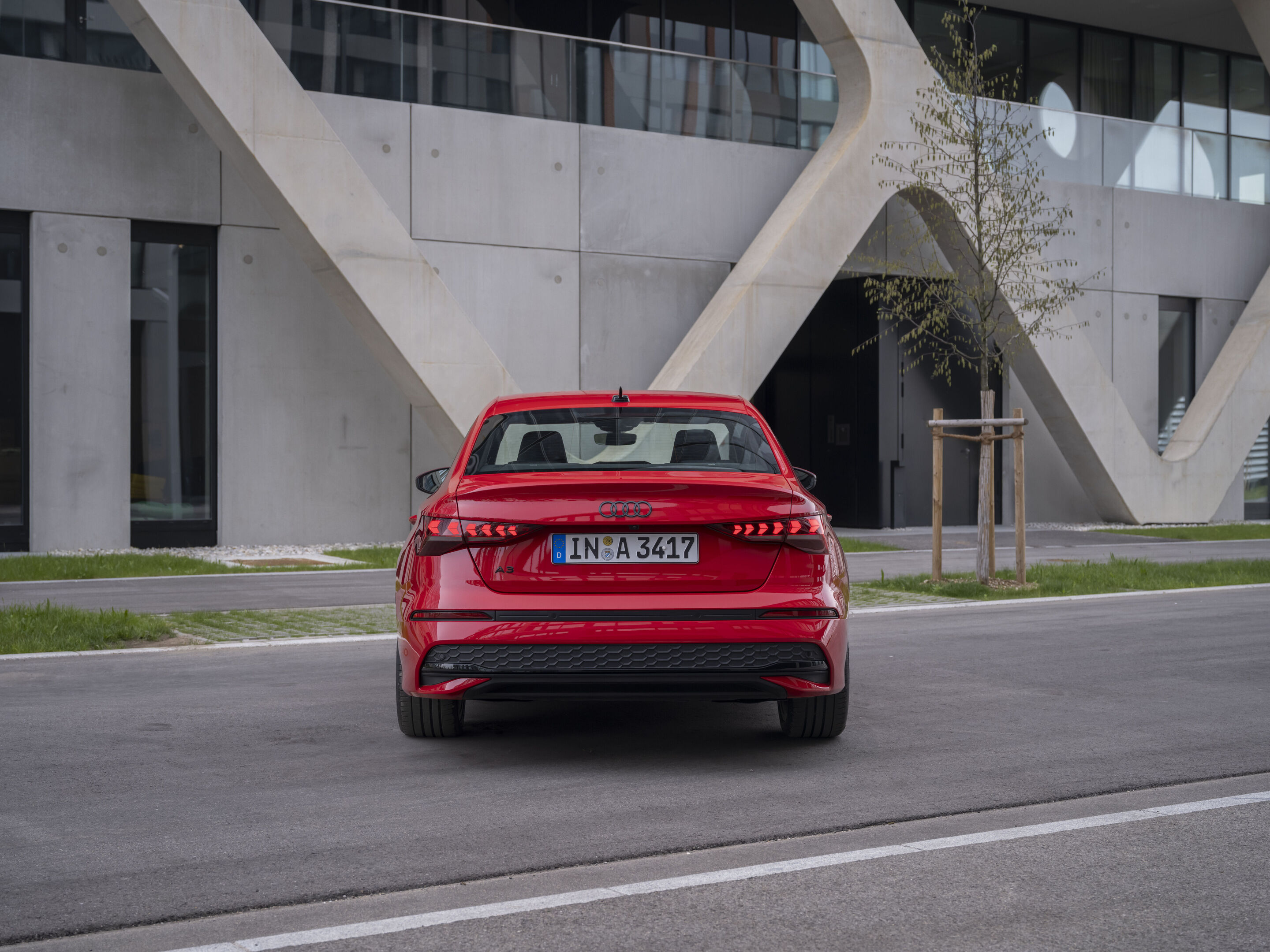 Audi A3 Limousine - Standaufnahme, 
Farbe: Progressivrot