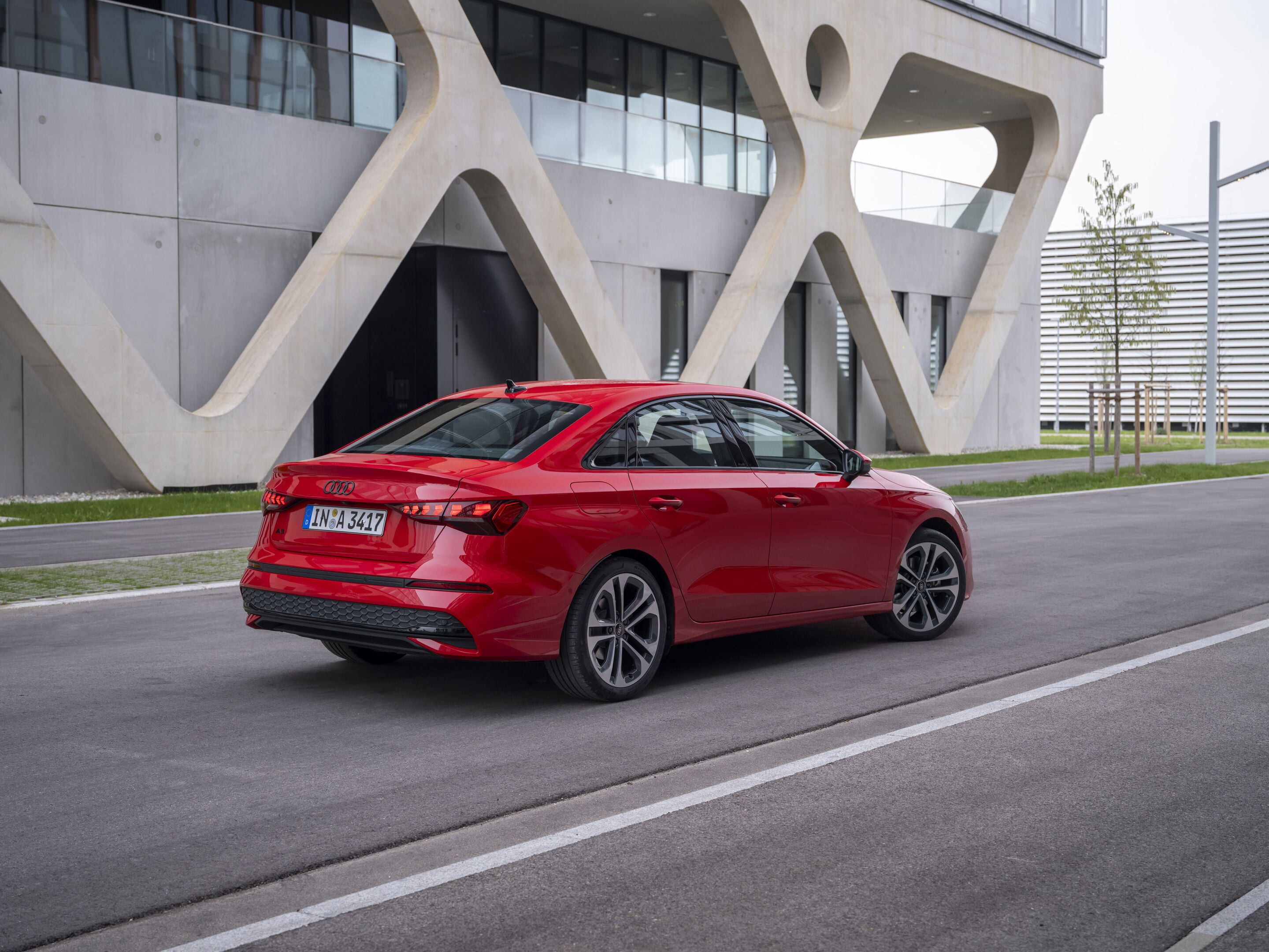 Audi A3 Limousine - Standaufnahme, 
Farbe: Progressivrot