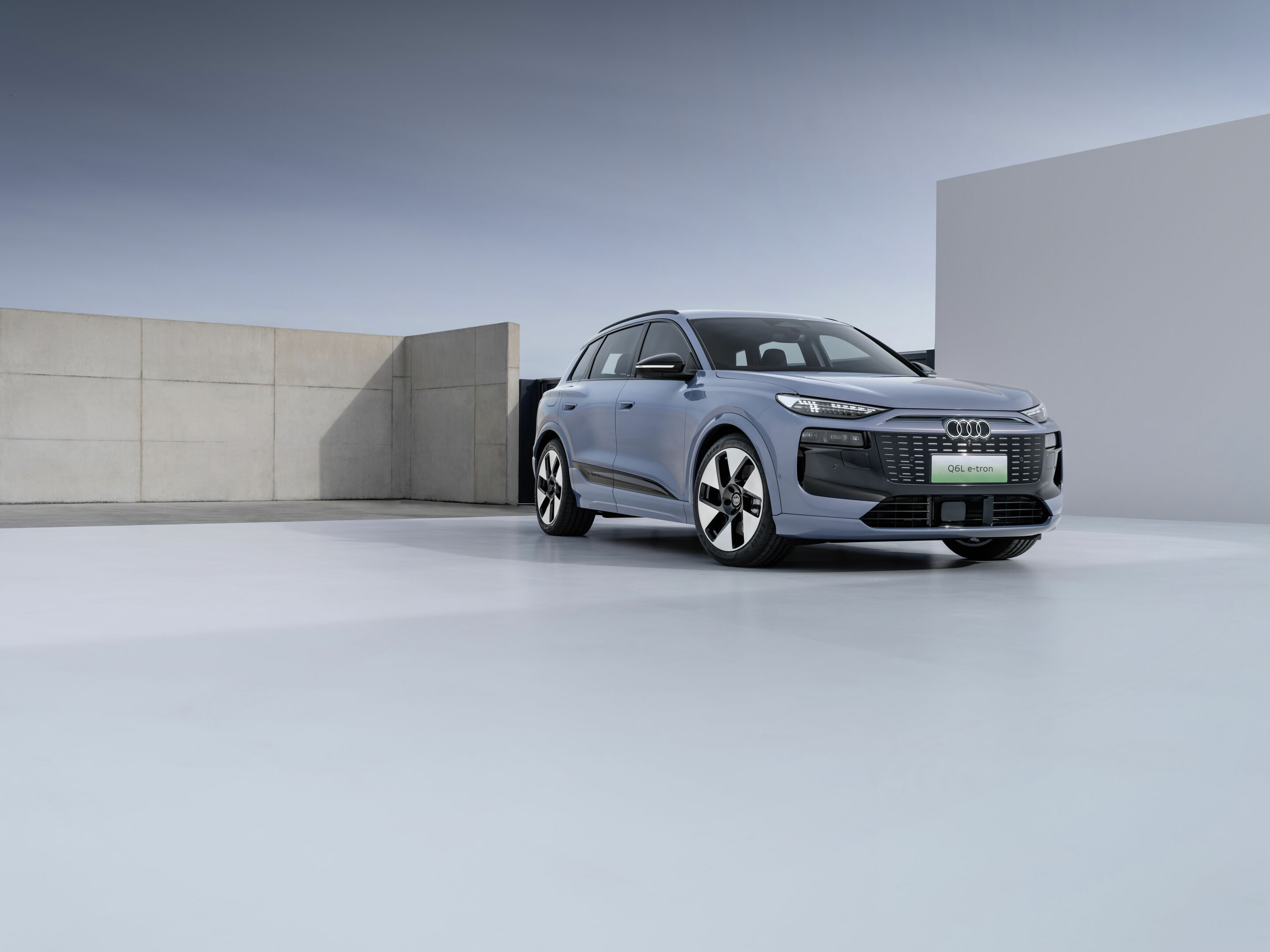 Audi Q6L e-tron - Standaufnahme, 
Farbe: Lilac Grey