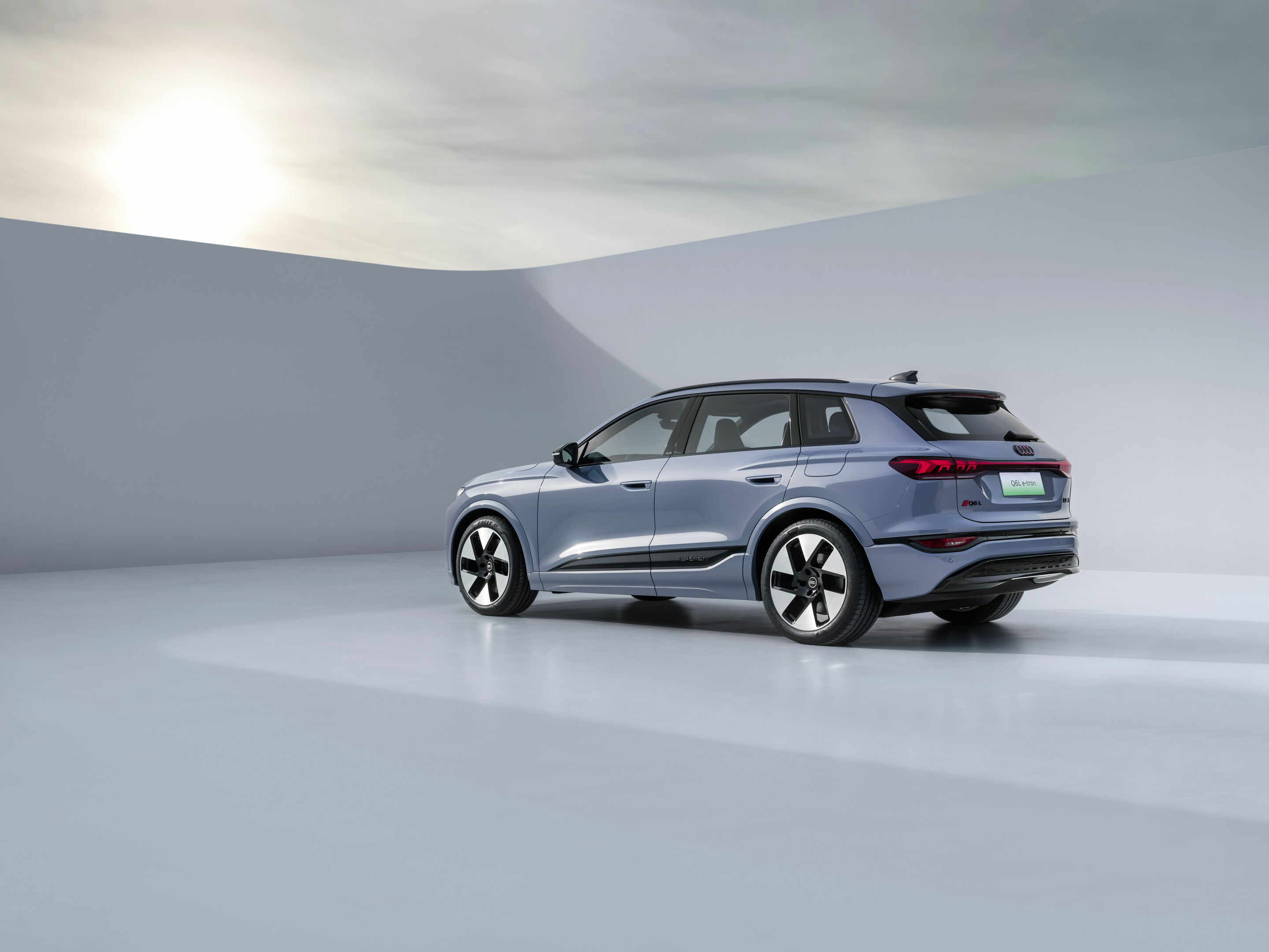 Audi Q6L e-tron - Standaufnahme, 
Farbe: Lilac Grey