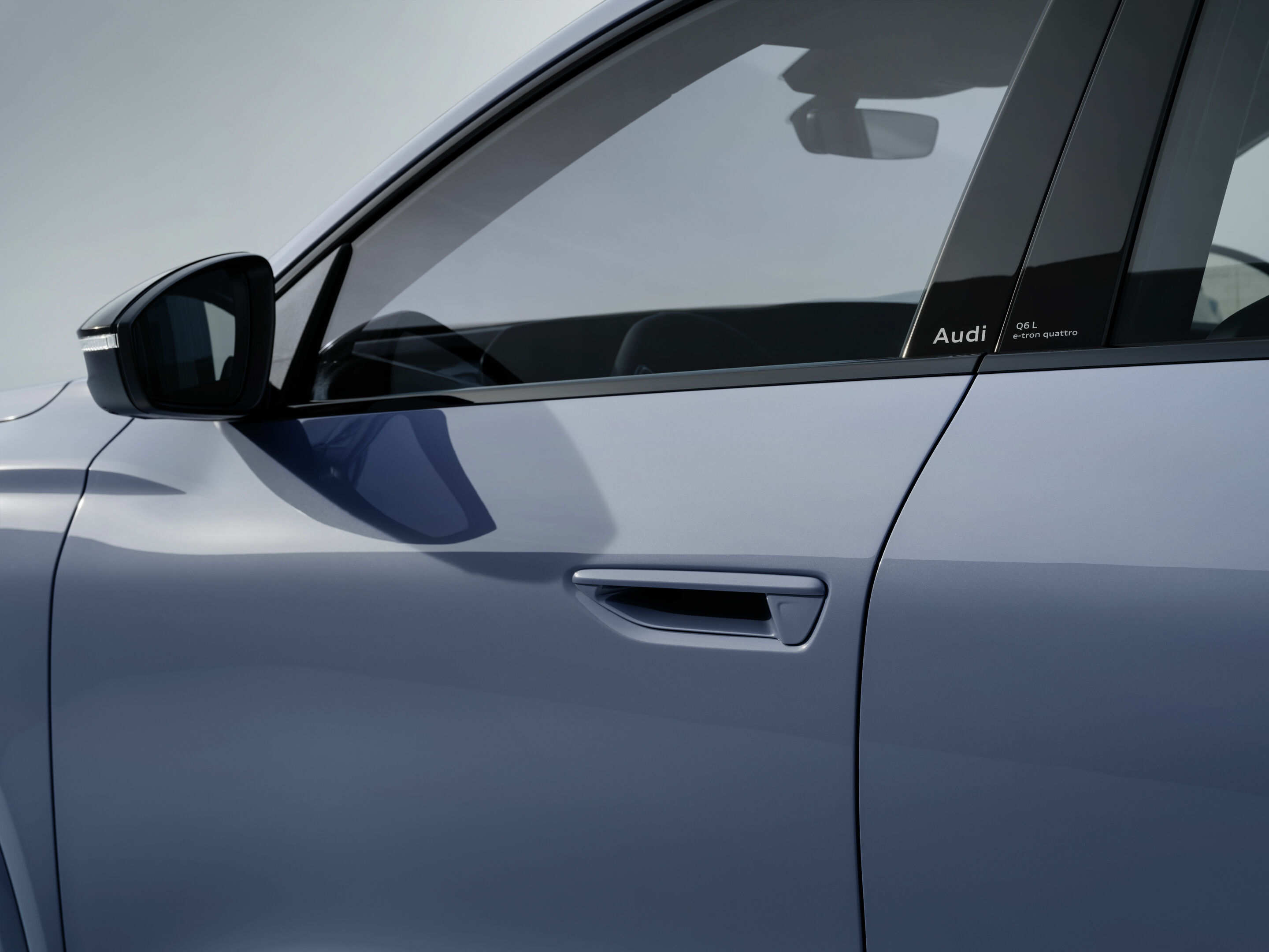 Audi Q6L e-tron - Detail,  
Farbe: Lilac Grey