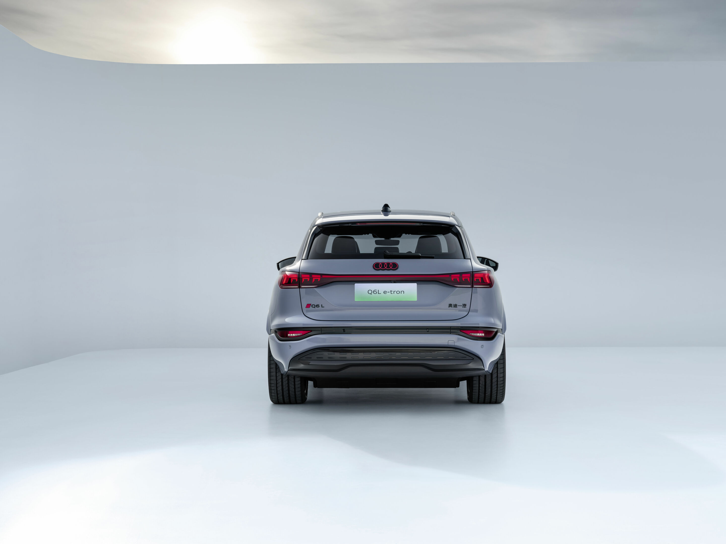 Audi Q6L e-tron - Standaufnahme, 
Farbe: Lilac Grey