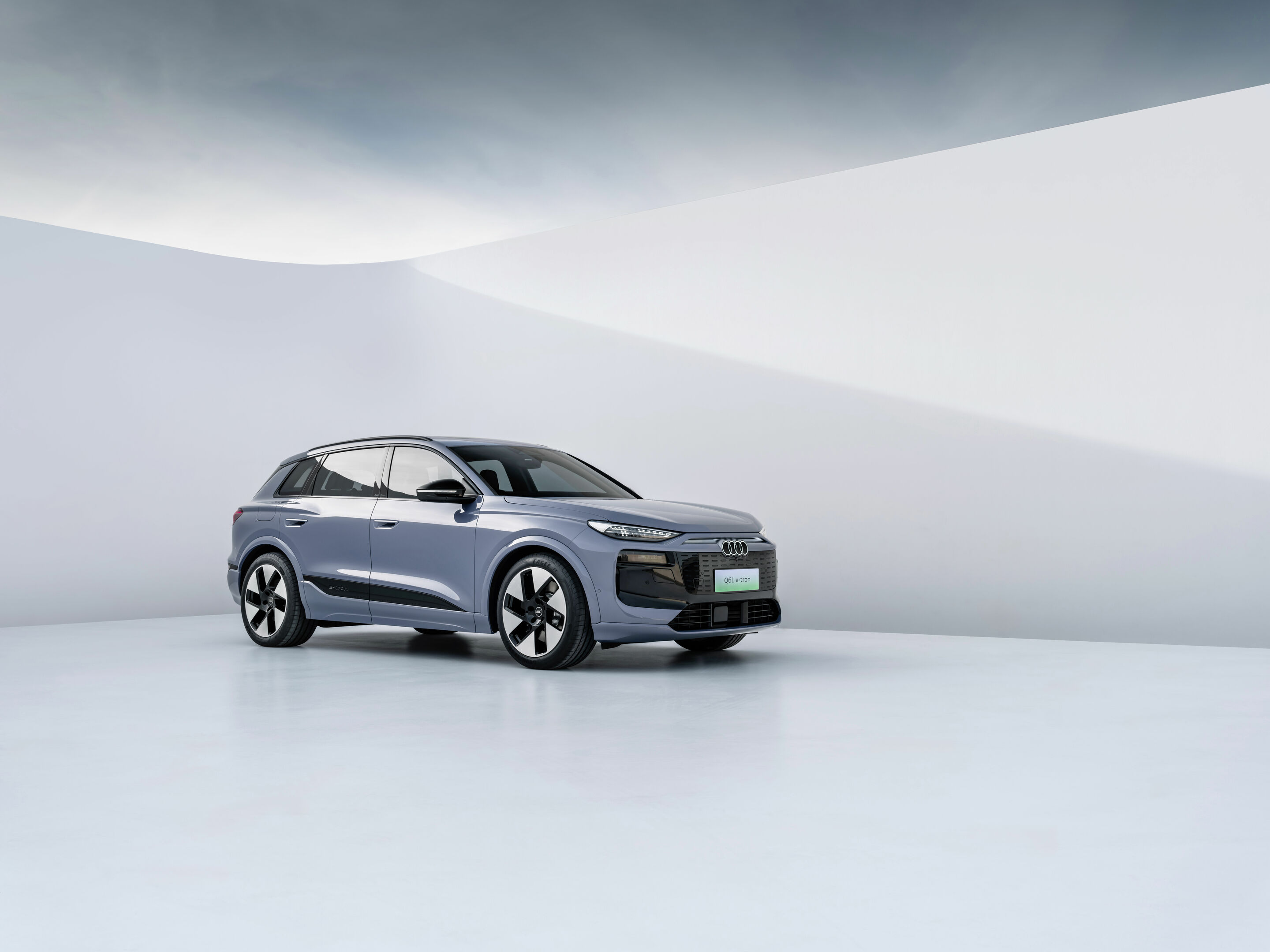 Audi Q6L e-tron - Standaufnahme, 
Farbe: Lilac Grey