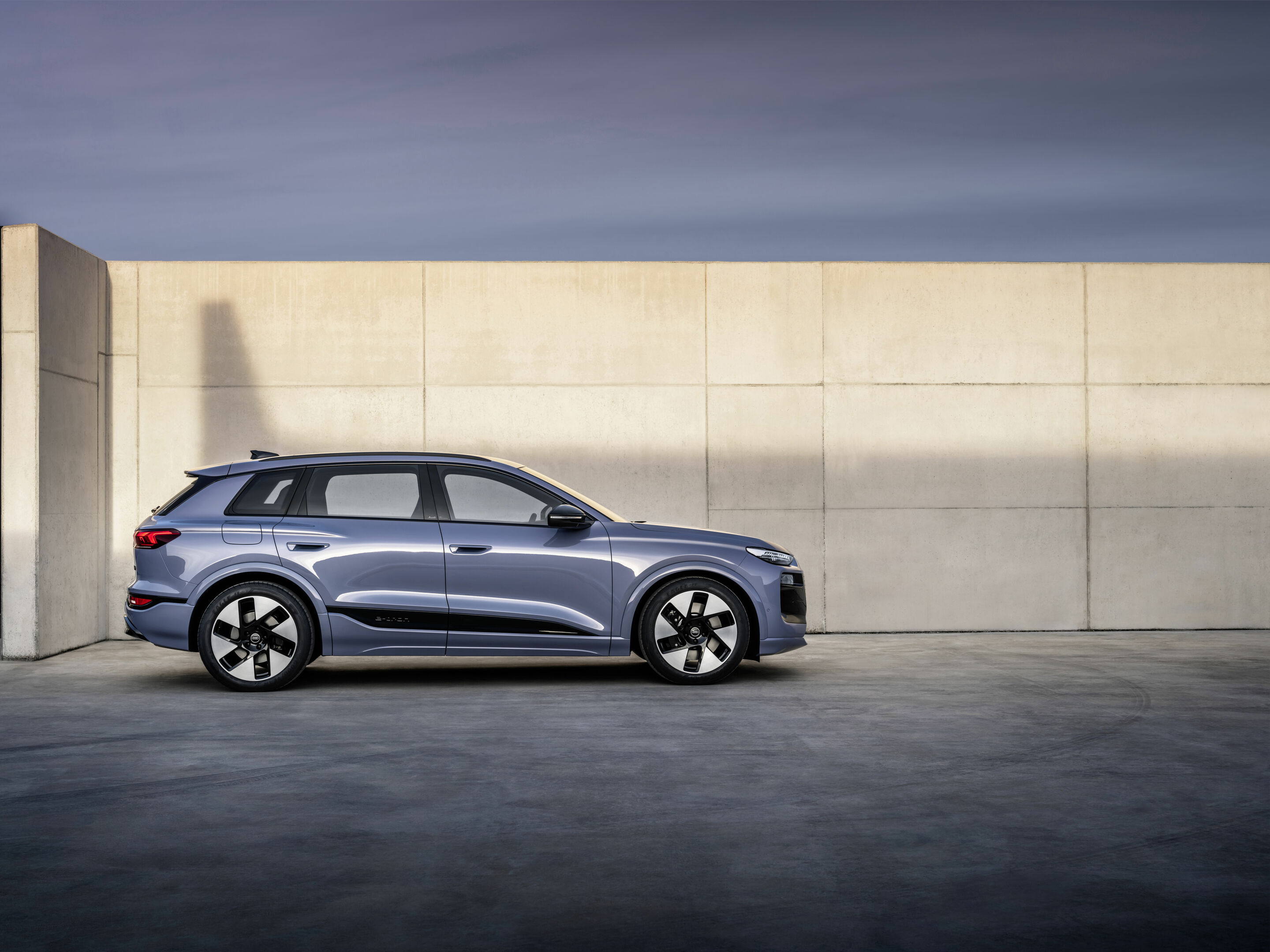 Audi Q6L e-tron - Static photo,
Colour: Lilac Grey