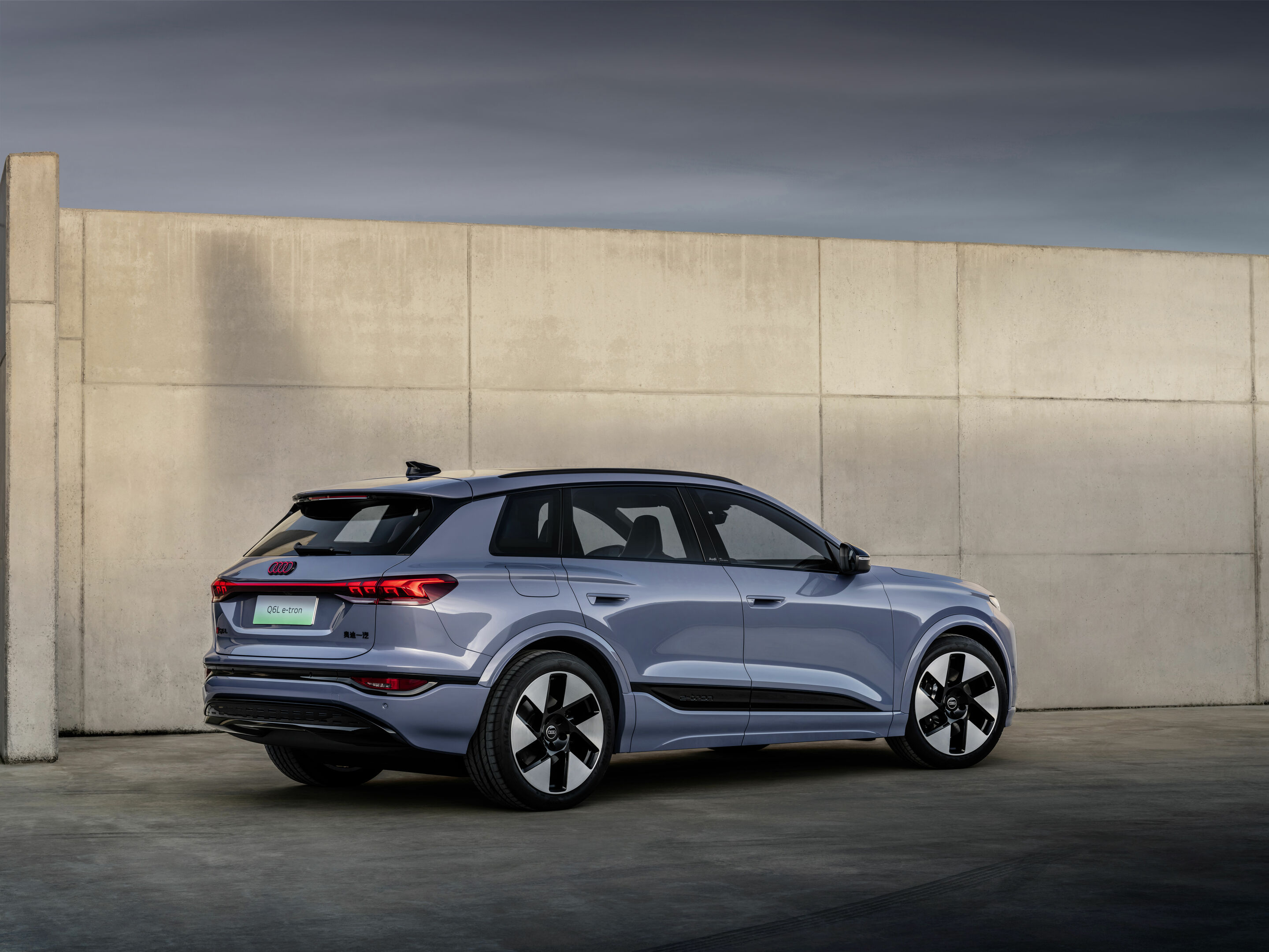 Audi Q6L e-tron - Standaufnahme, 
Farbe: Lilac Grey