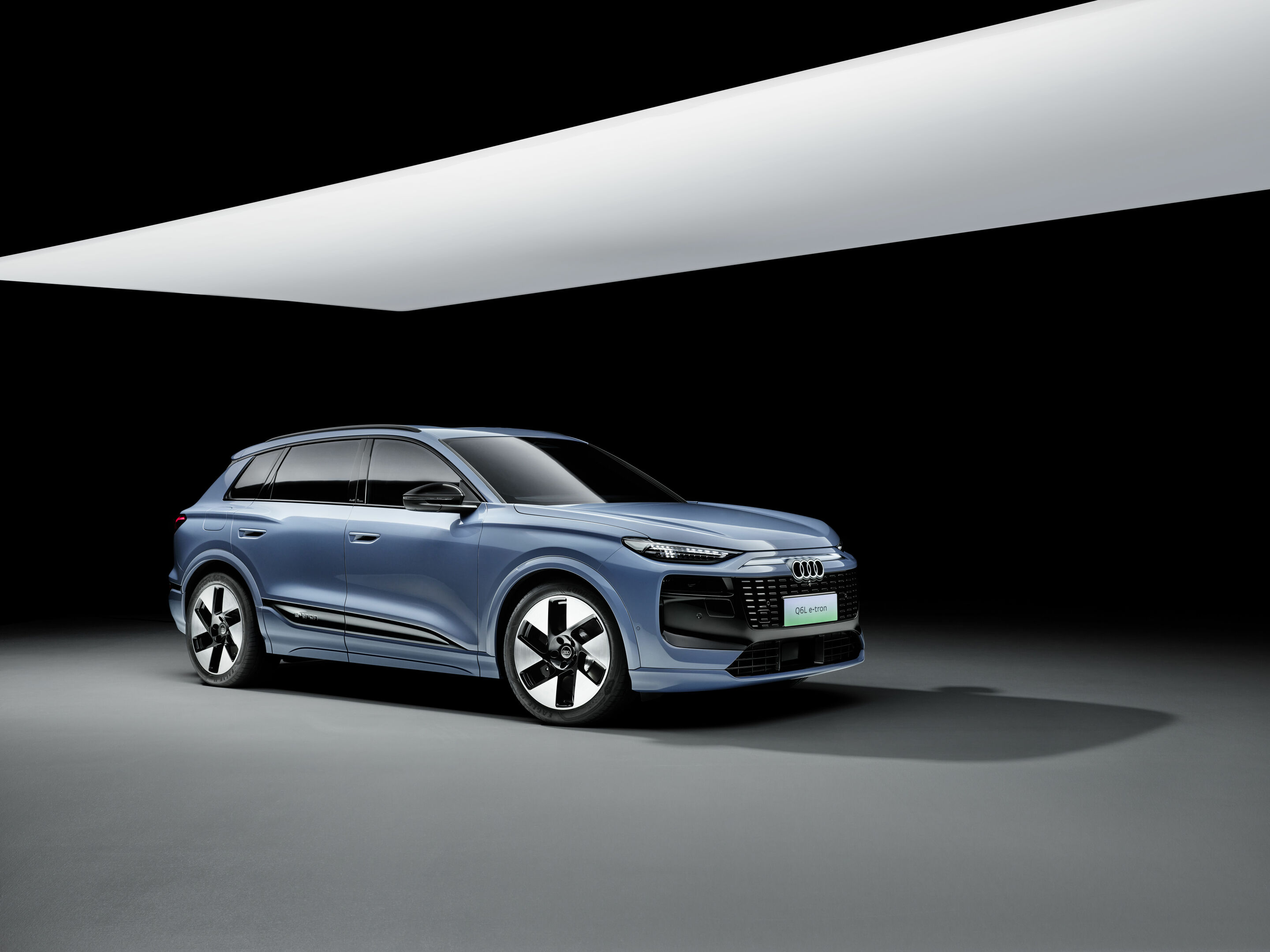 Audi Q6L e-tron - (exterior model) Static photo,
Colour: Lilac Grey