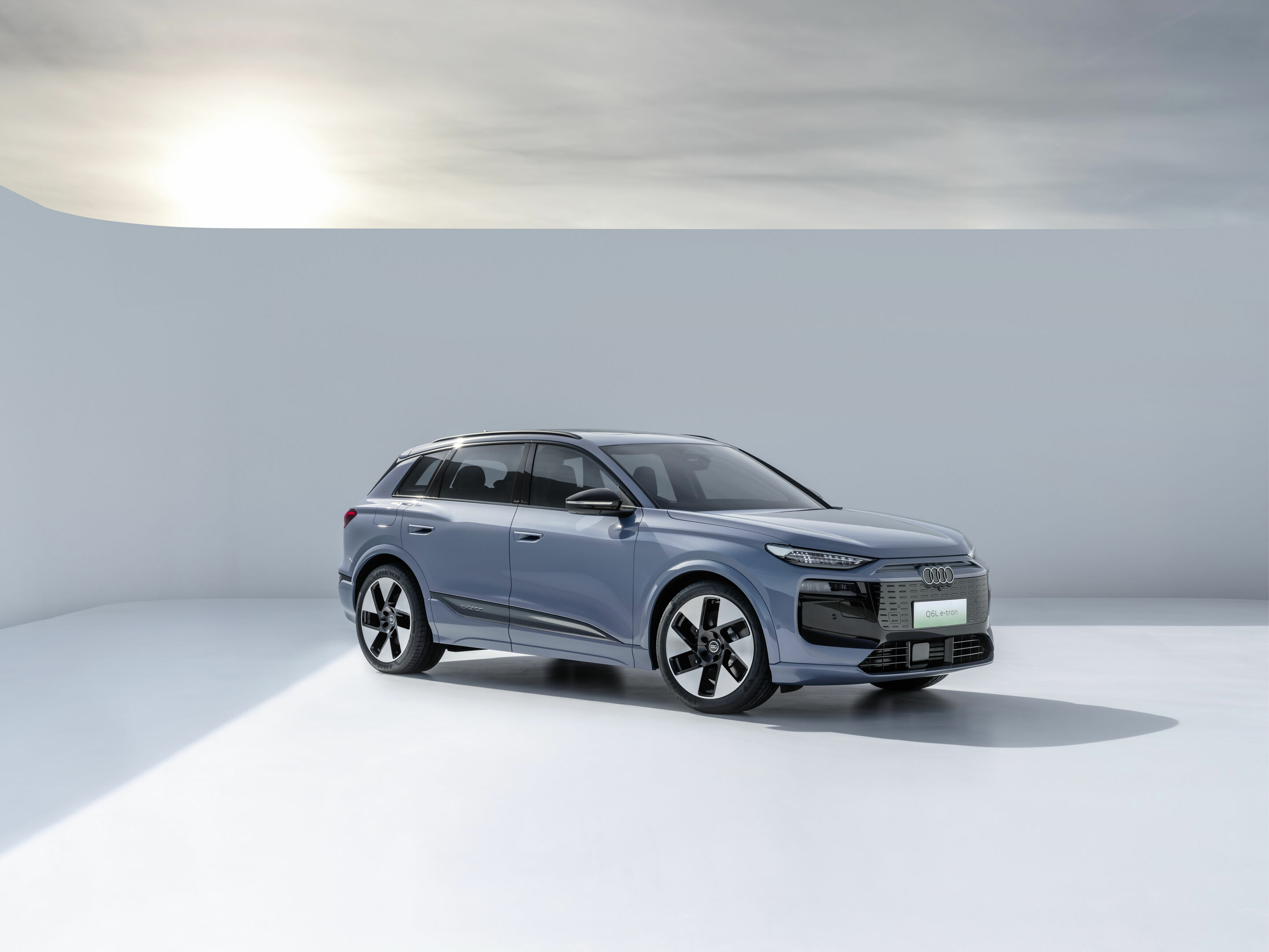 Audi Q6L e-tron - Static photo,
Colour: Lilac Grey