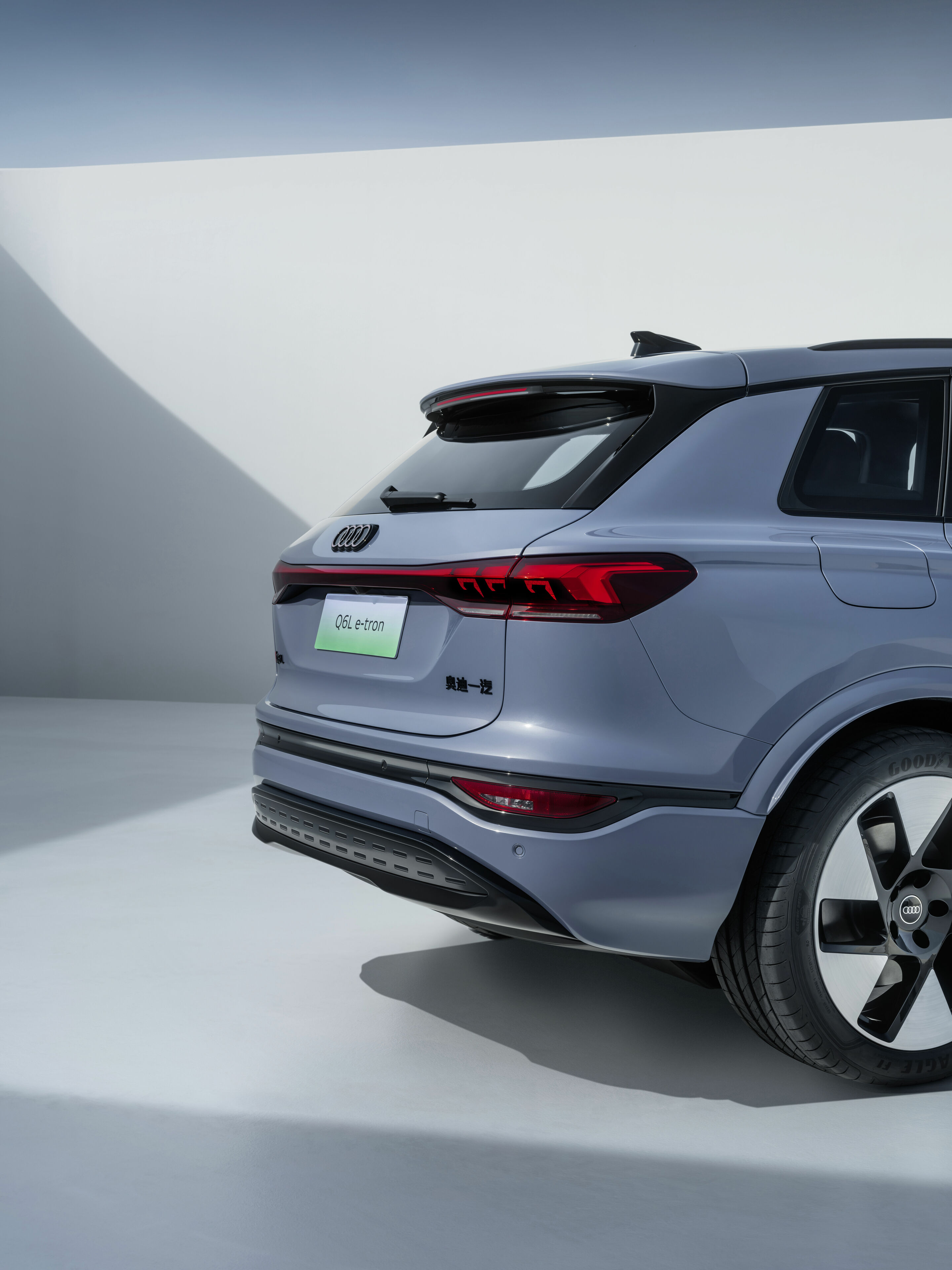 Audi Q6L e-tron - Standaufnahme, 
Farbe: Lilac Grey