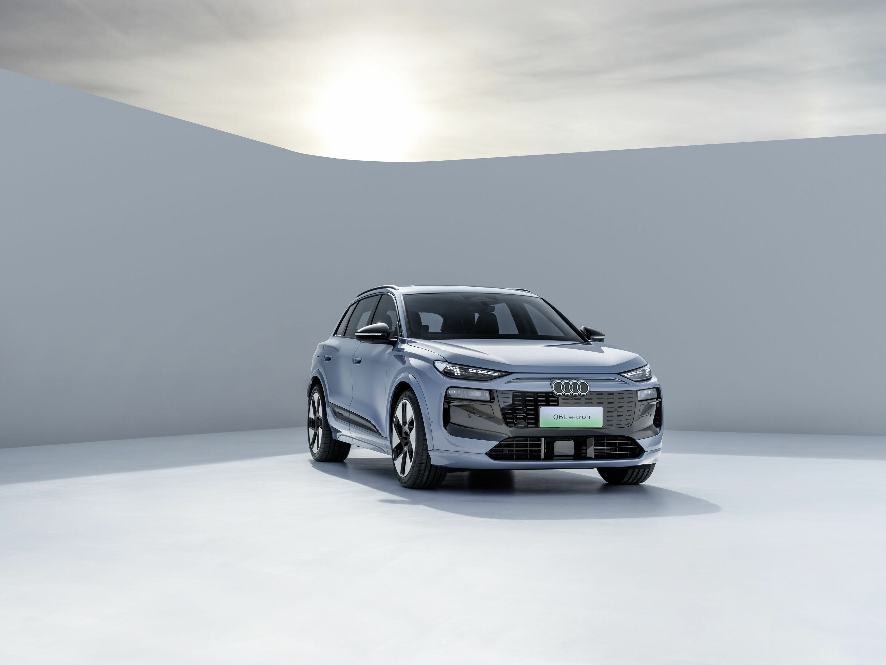 Audi Q6L e-tron - Standaufnahme, 
Farbe: Lilac Grey