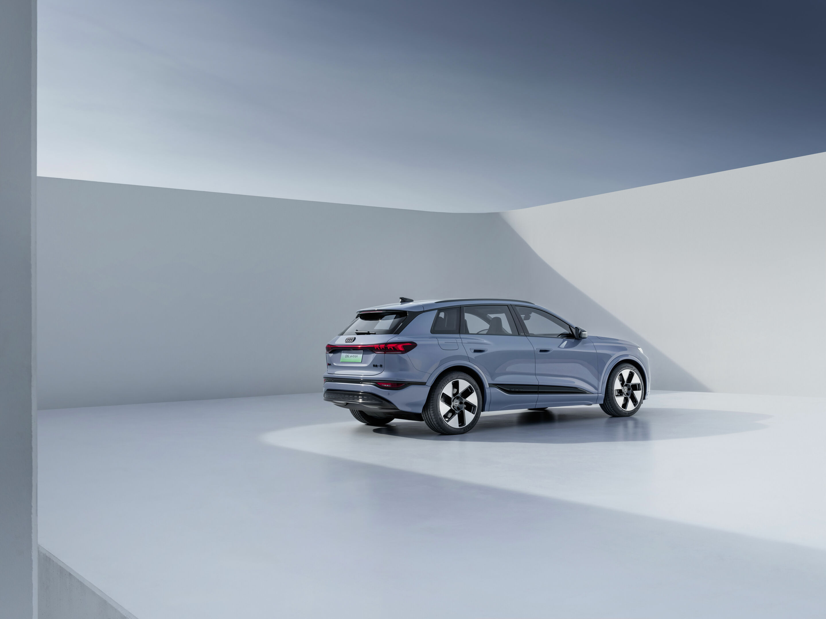 Audi Q6L e-tron - Standaufnahme, 
Farbe: Lilac Grey