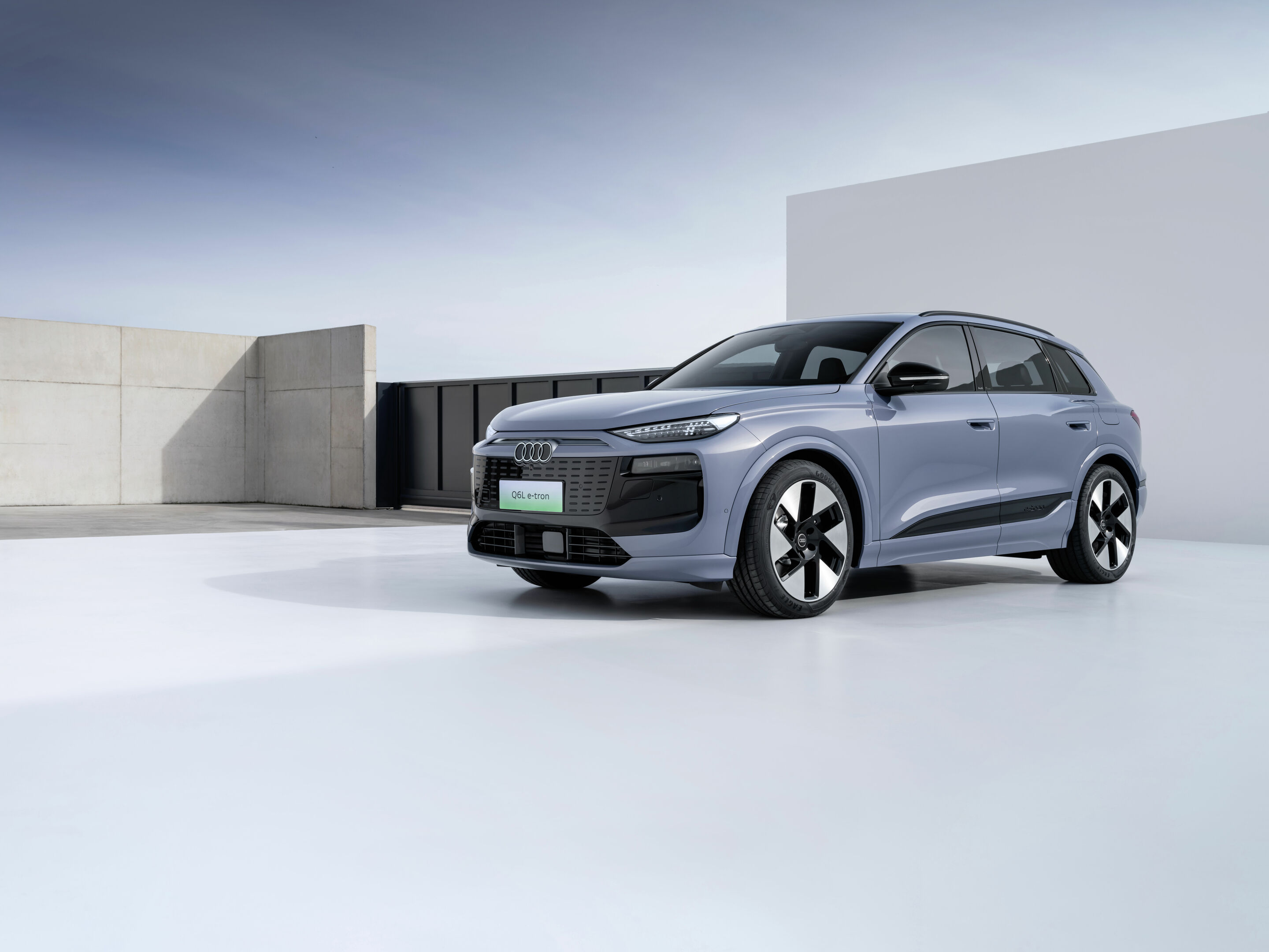 Audi Q6L e-tron - Standaufnahme, 
Farbe: Lilac Grey