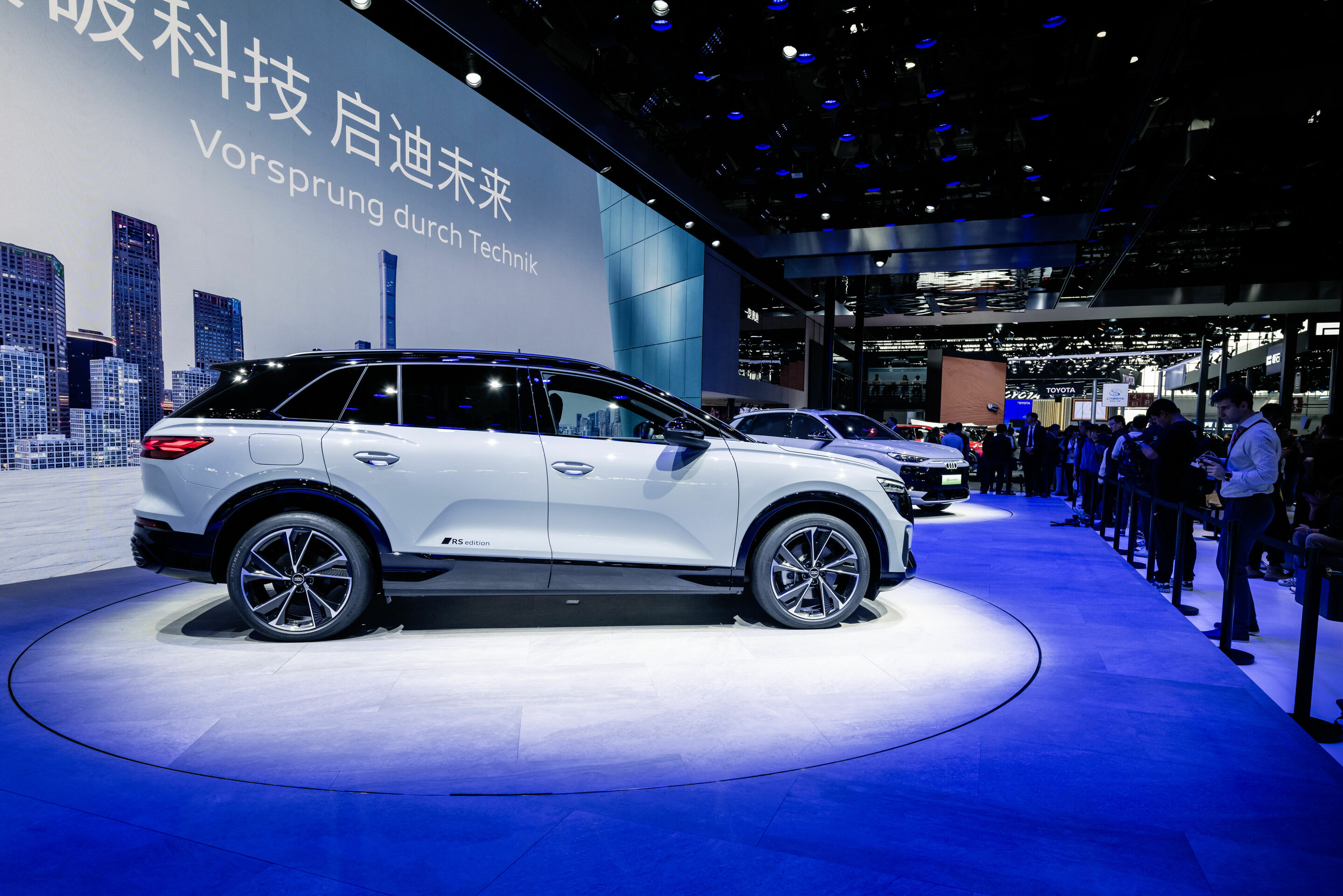 Audi auf der Auto China 2024 - Auf der Auto China präsentiert Audi seine Strategie und sein rein elektrisches Portfolio für den größten Automobilmarkt der Welt: Audi Q5 e-tron RS edition