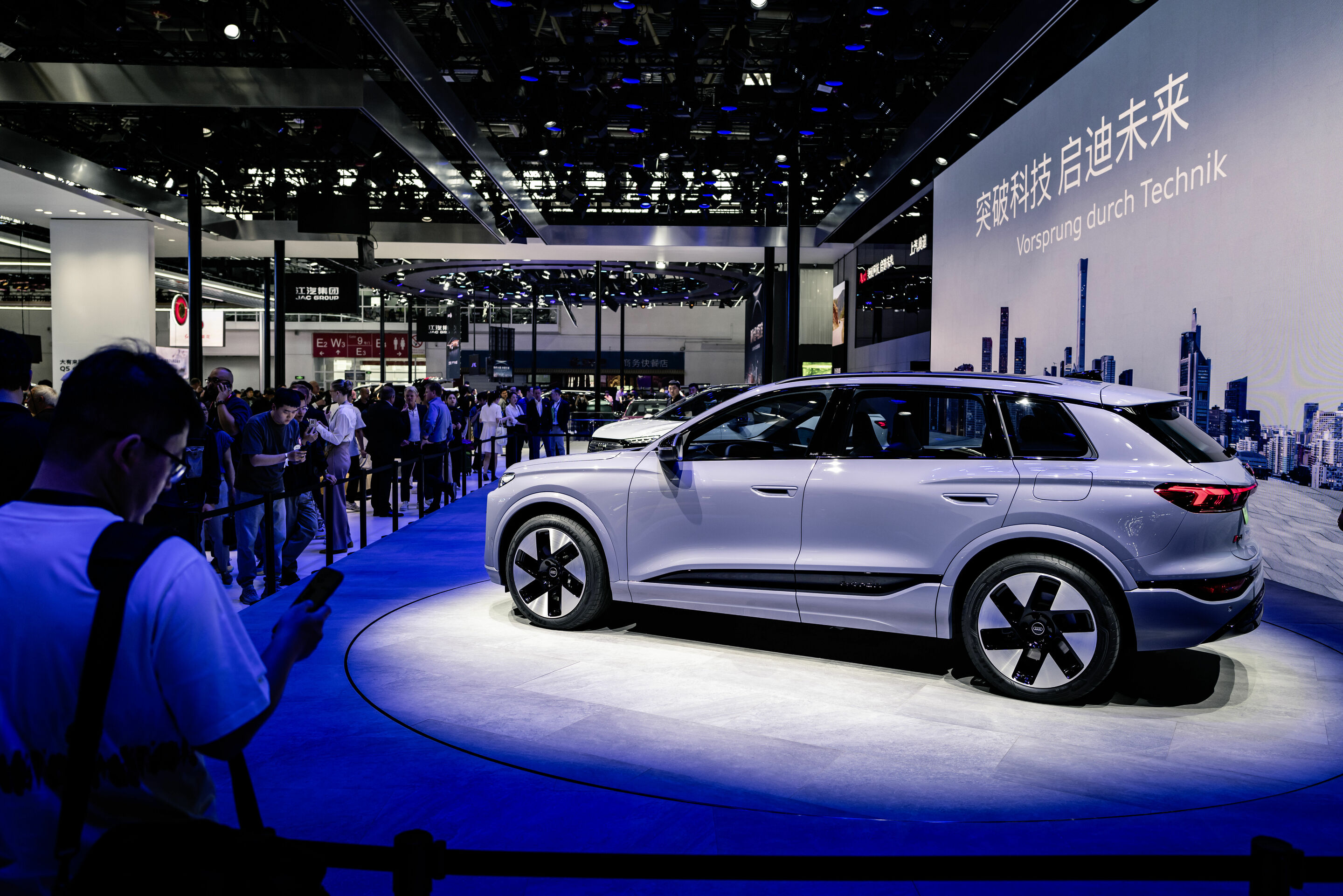 Audi auf der Auto China 2024 - Auf der Auto China präsentiert Audi seine Strategie und sein rein elektrisches Portfolio für den größten Automobilmarkt der Welt: der neue Audi Q6L e-tron