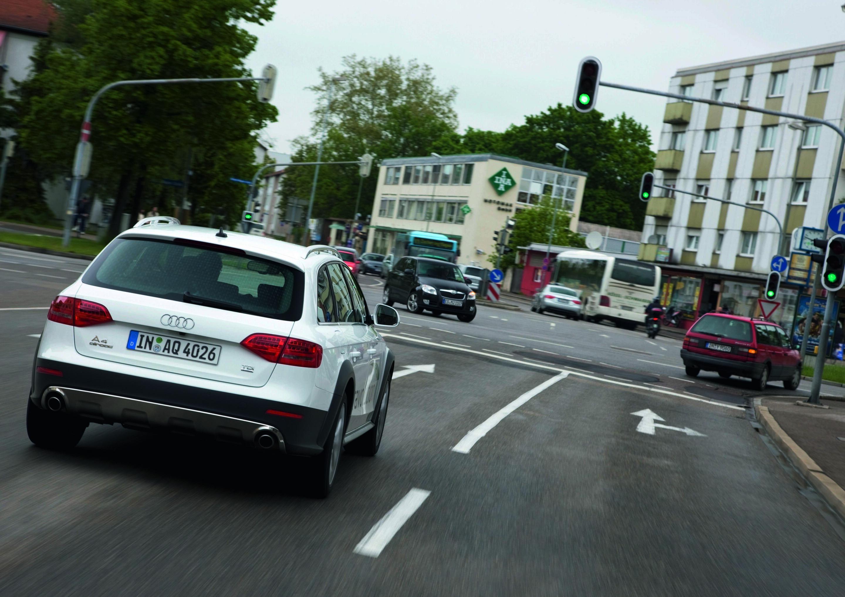 Efficient urban driving – the Audi travolution project - travolution - Dynamic green wave