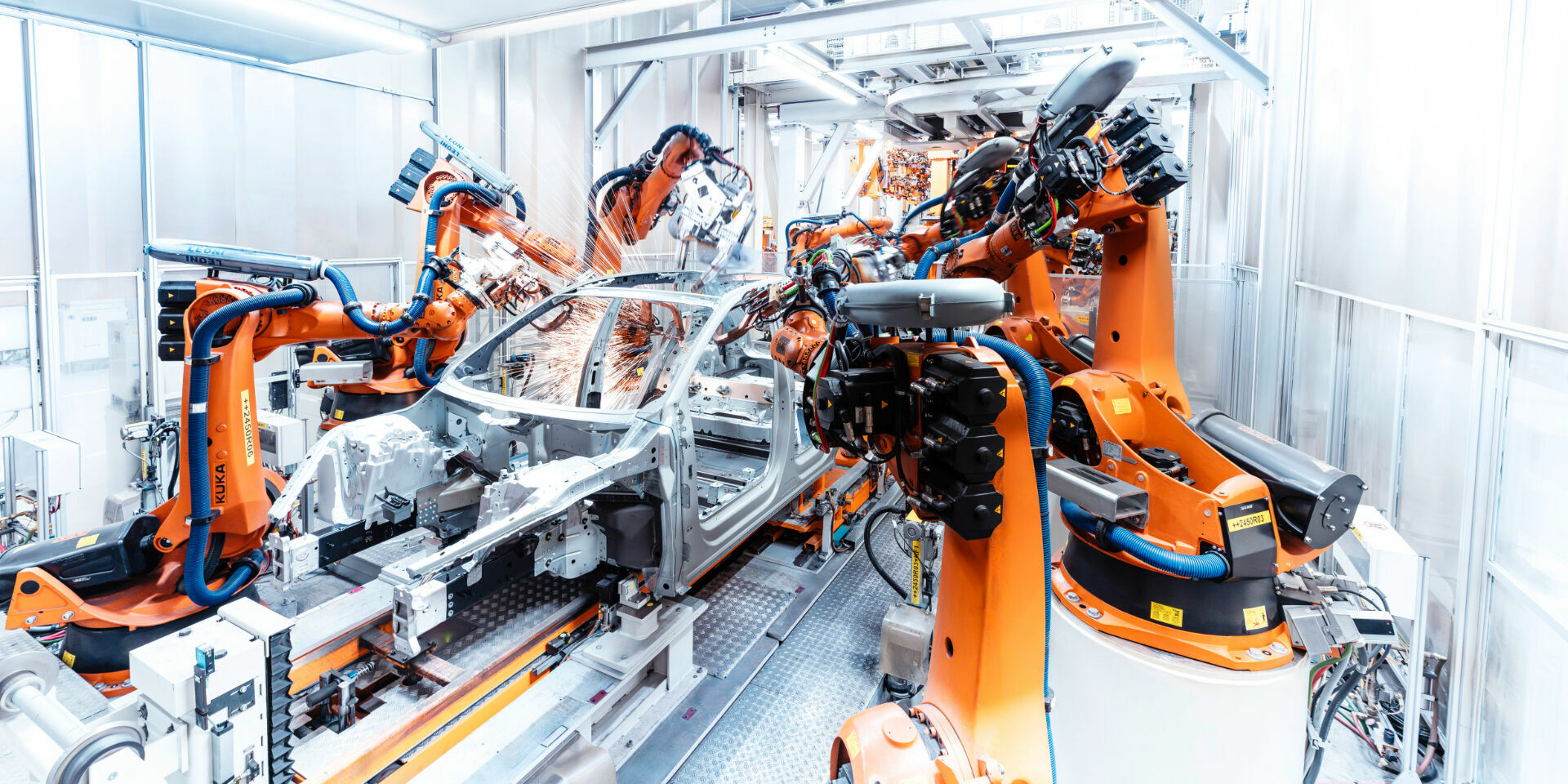 Produktion Audi Q6 e-tron am Standort Ingolstadt - Der Automatisierungsgrad im Karosseriebau liegt bei 87 Prozent.