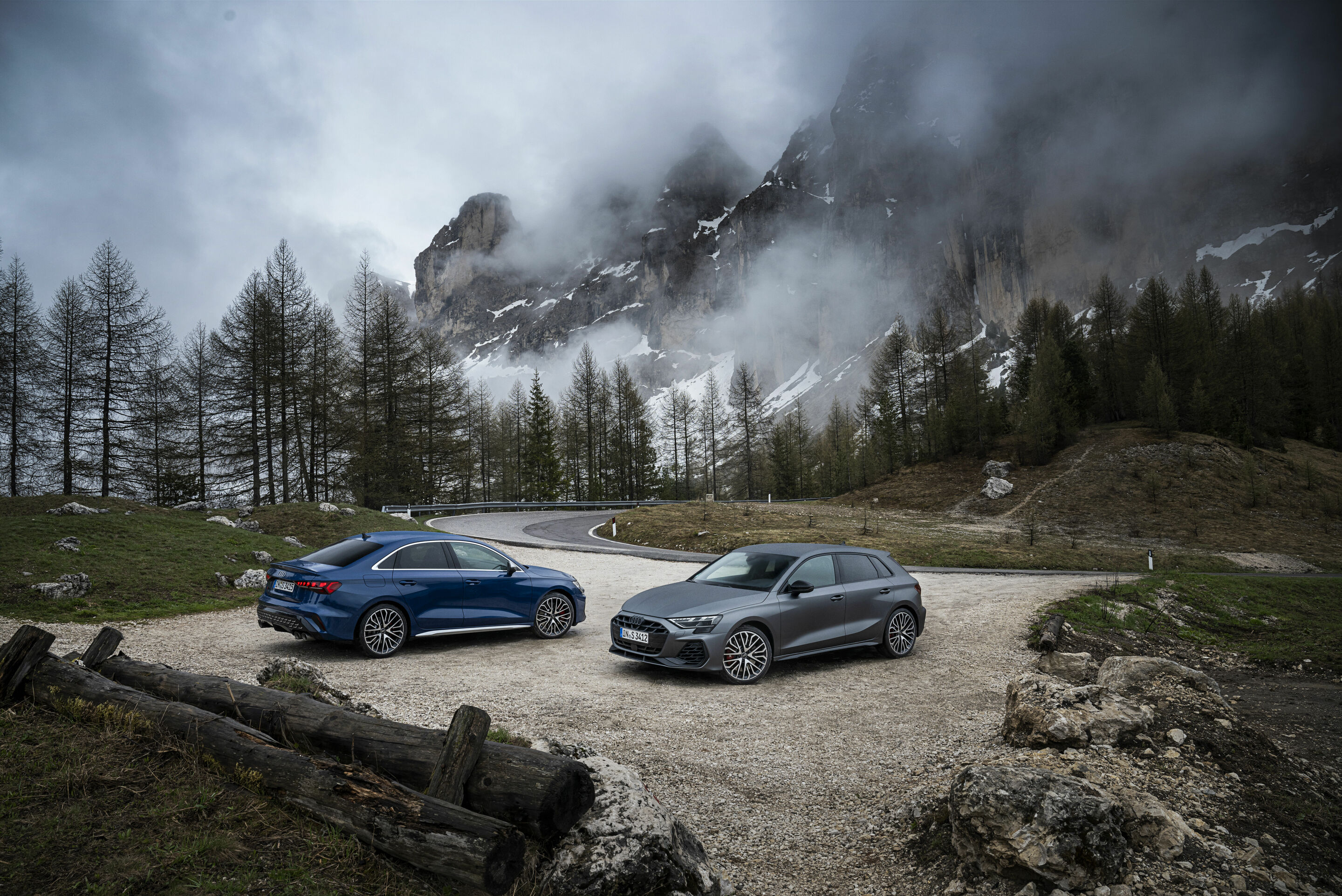 Audi S3 Limousine, Audi S3 Sportback - Standaufnahme,
Farbe: Ascariblau Metallic, Daytonagrau matt