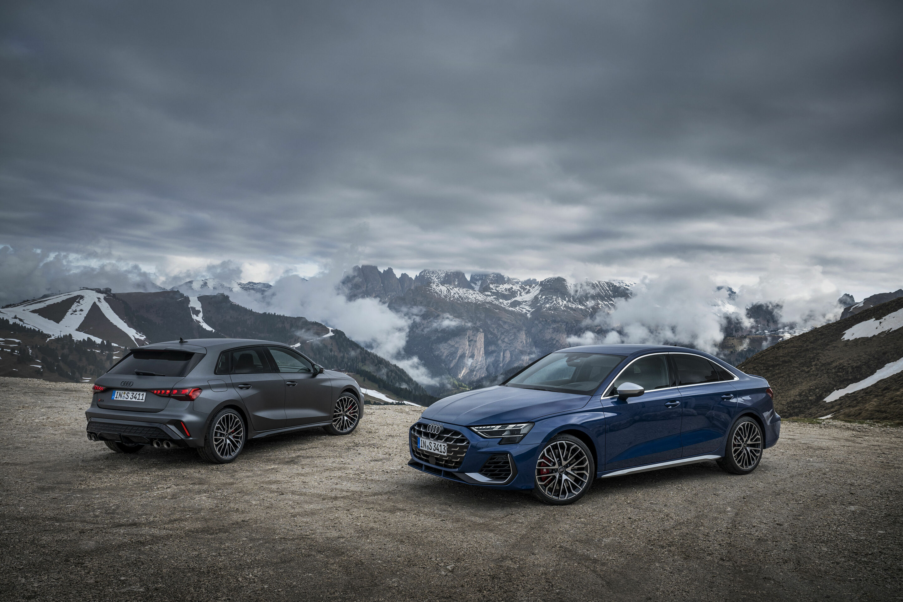 Audi S3 Sportback, Audi S3 Limousine - Standaufnahme,
Farbe: Daytonagrau matt, Ascariblau Metallic
