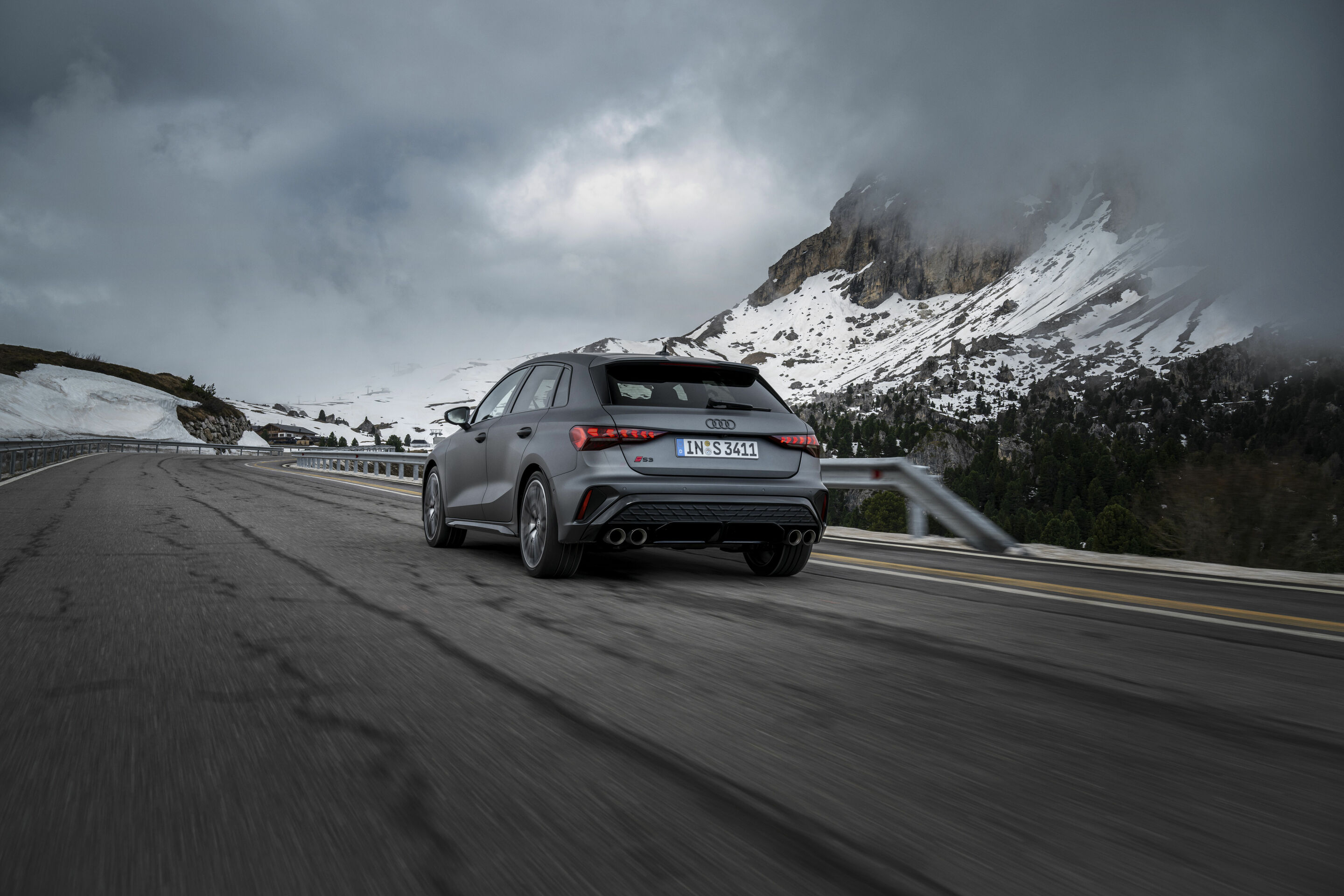 Audi S3 Sportback - Fahraufnahme,
Farbe: Daytonagrau matt
