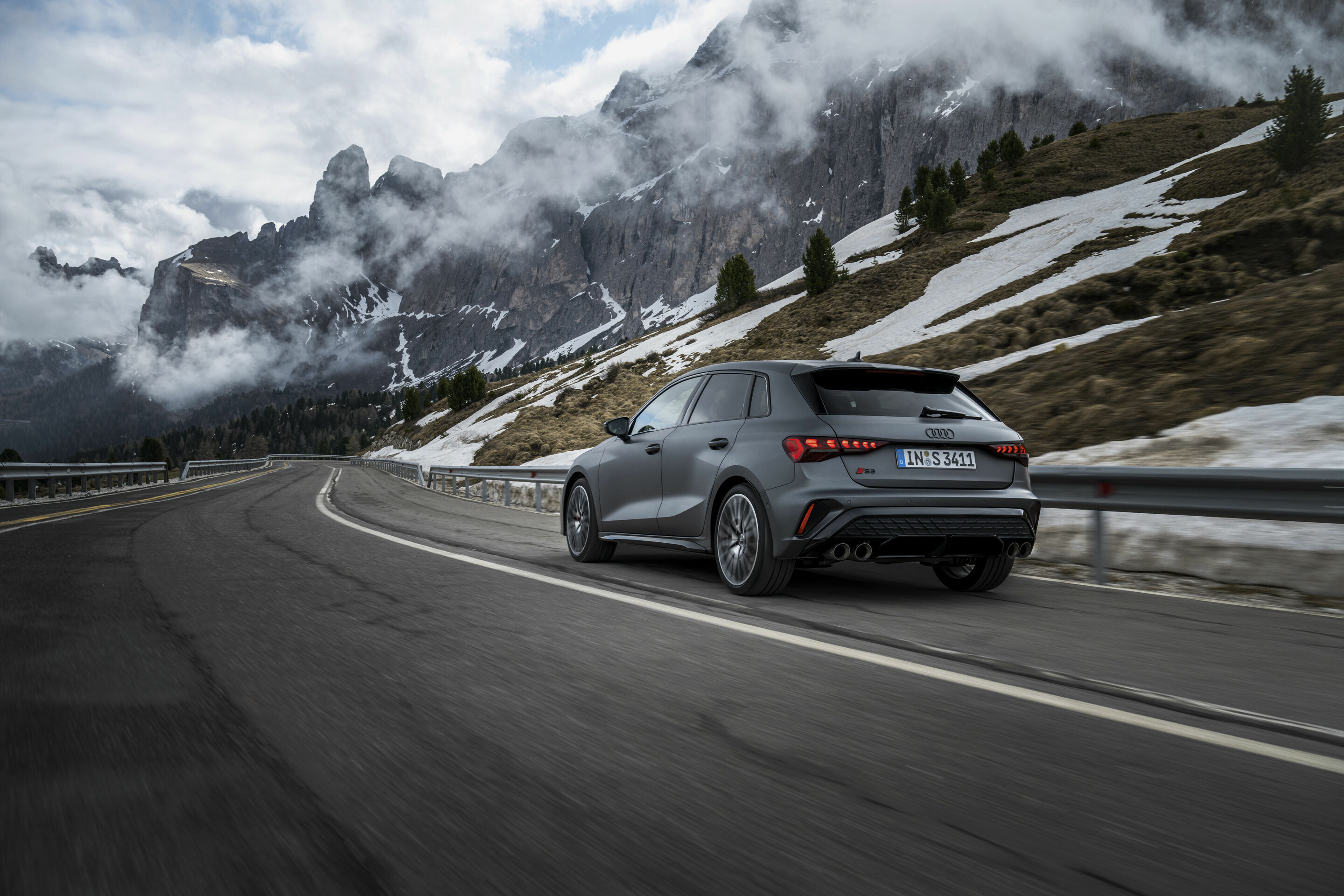 Audi S3 Sportback - Fahraufnahme,
Farbe: Daytonagrau matt