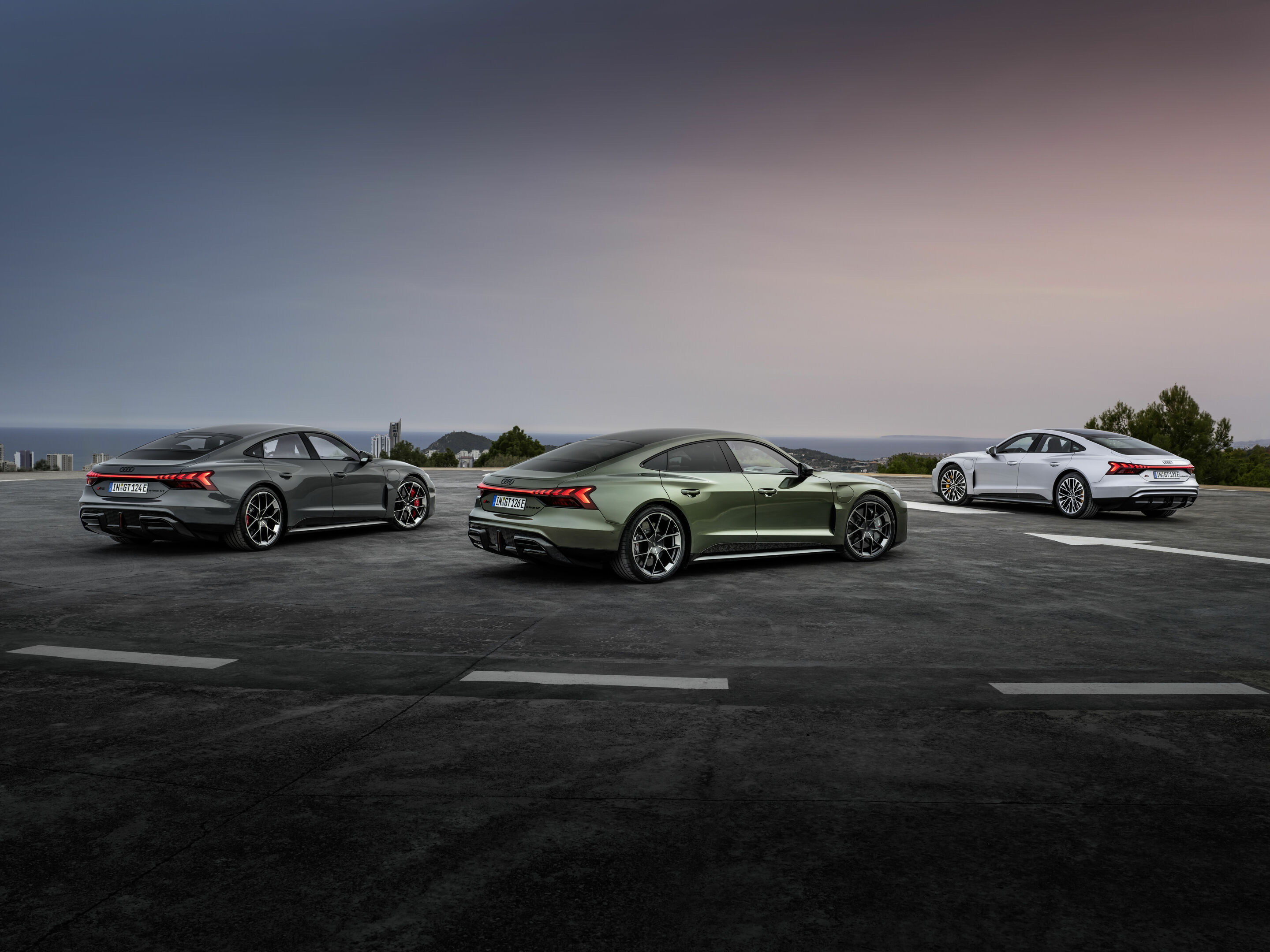 The new Audi e-tron GT model family - Static photo,
Audi S e-tron GT, Colour: Florett silver metallic; Audi RS e-tron GT, Colour: Nimbus grey perl effect; Audi RS e-tron GT performance, Colour: Bedford green metallic