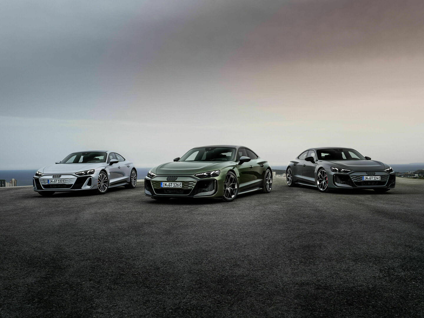 Audi RS e-tron GT performance, The new Audi e-tron GT model family - Static photo,
Audi S e-tron GT, color: Florett silver metallic; Audi RS e-tron GT, color: Nimbus grey perl effect; Audi RS e-tron GT performance, color: Bedford green metallic