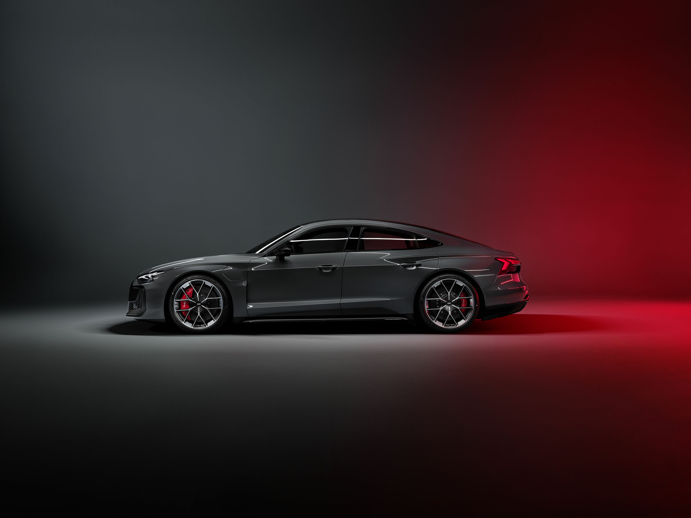 Audi RS e-tron GT - Static photo,
Colour: Nimbus grey pearl effect