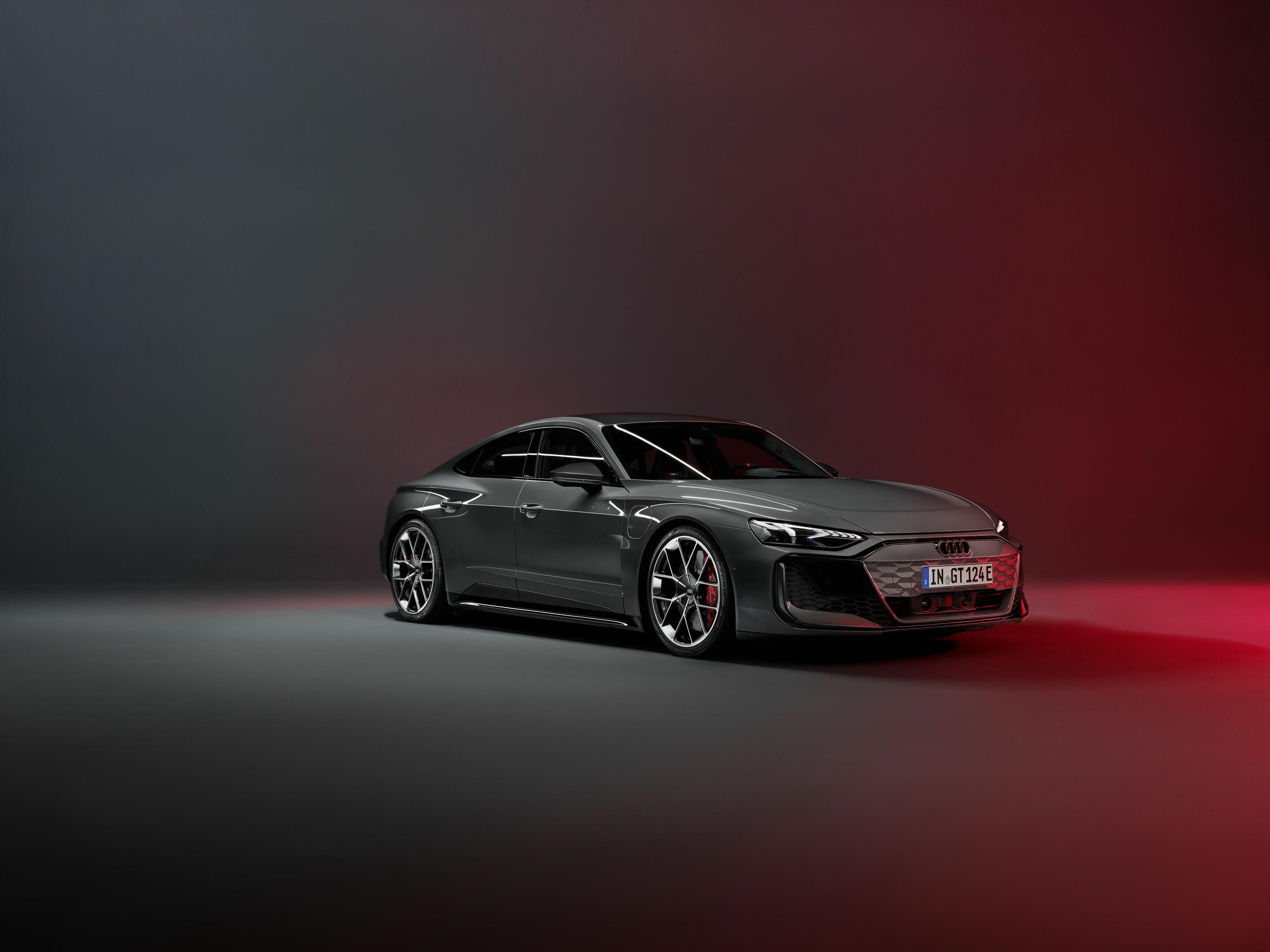 Audi RS e-tron GT - Standaufnahme,
Farbe: Nimbusgrau Perleffekt