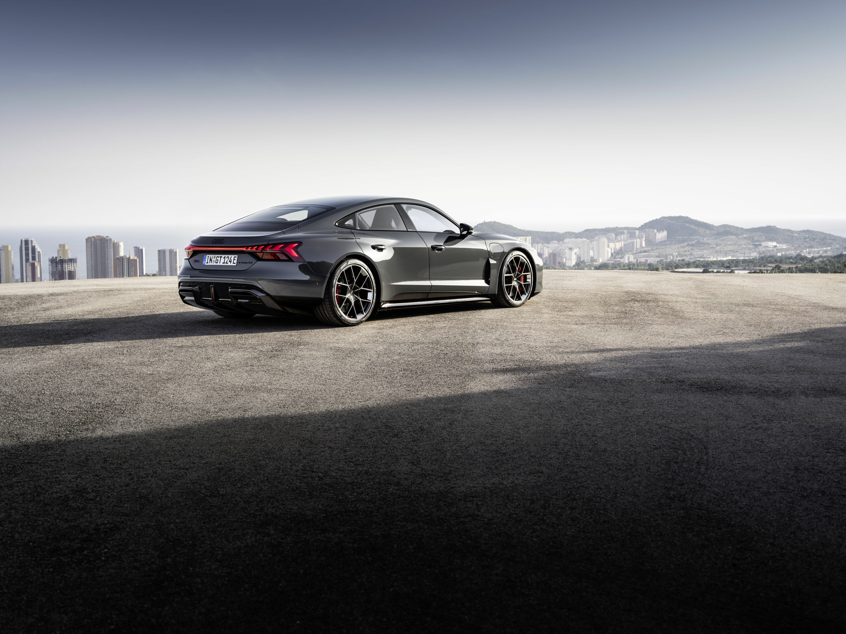 Audi RS e-tron GT - Standaufnahme,
Farbe: Nimbusgrau Perleffekt