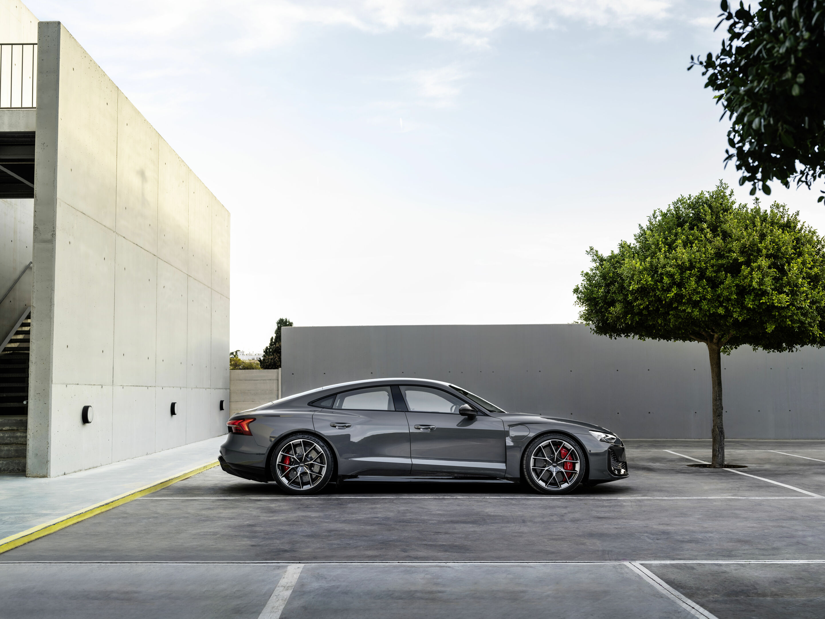 Audi RS e-tron GT - Standaufnahme,
Farbe: Nimbusgrau Perleffekt
