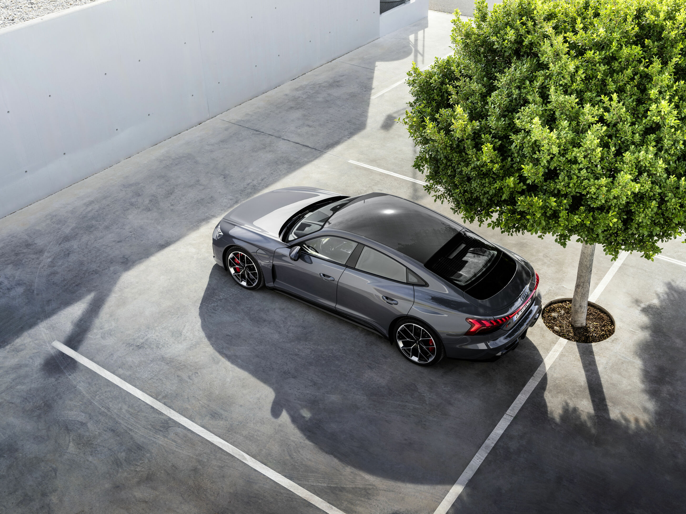 Audi RS e-tron GT - Standaufnahme,
Farbe: Nimbusgrau Perleffekt