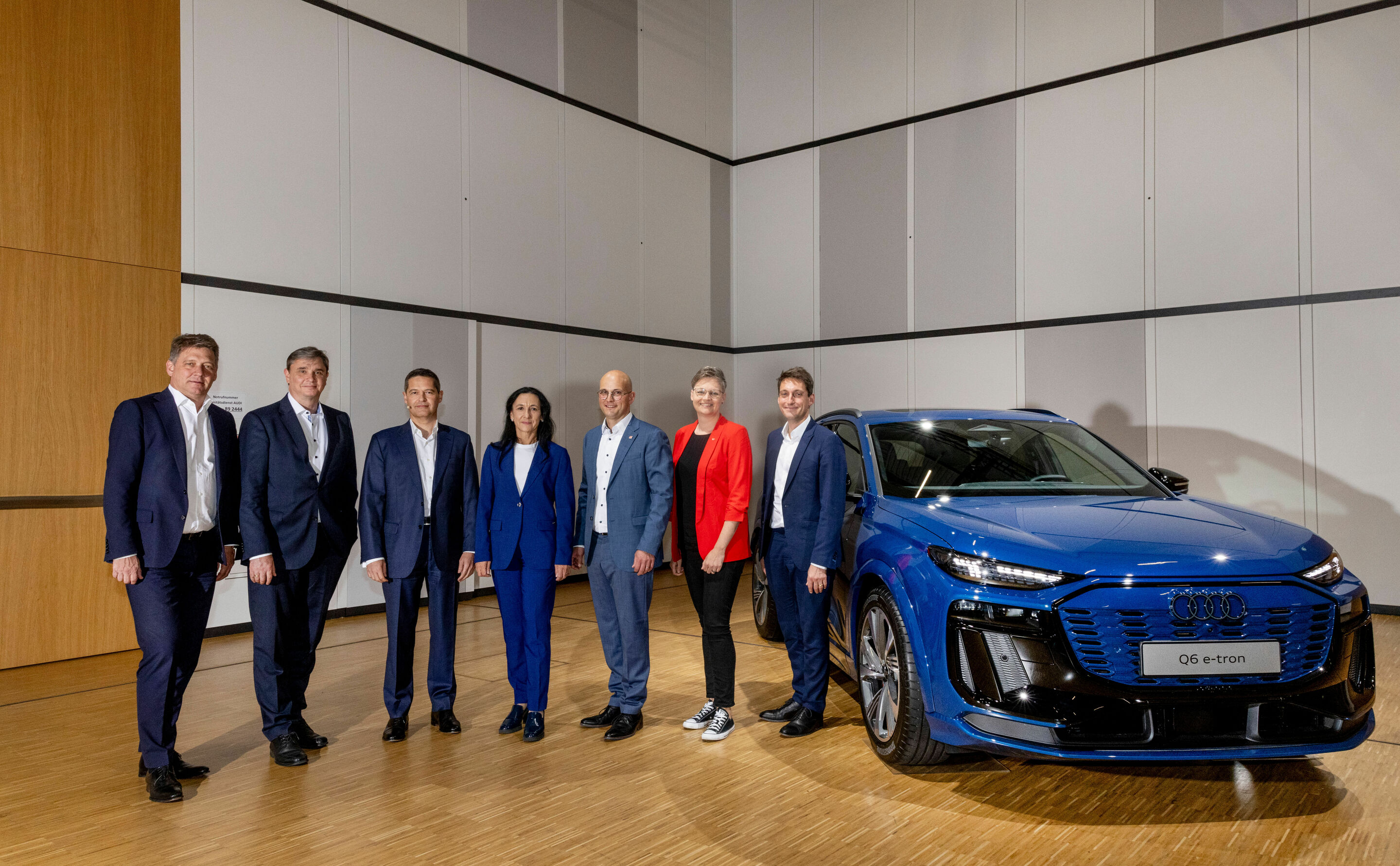 Betriebsversammlung Ingolstadt: „Wir brauchen Sicherheit in unsicheren Zeiten“ - Vorsprung durch Technik: (v. l.) Gernot Döllner (Vorstandsvorsitzender AUDI AG), Jürgen Rittersberger (Vorstand Finanz, Recht und IT, AUDI AG), Xavier Ros (Personalvorstand...