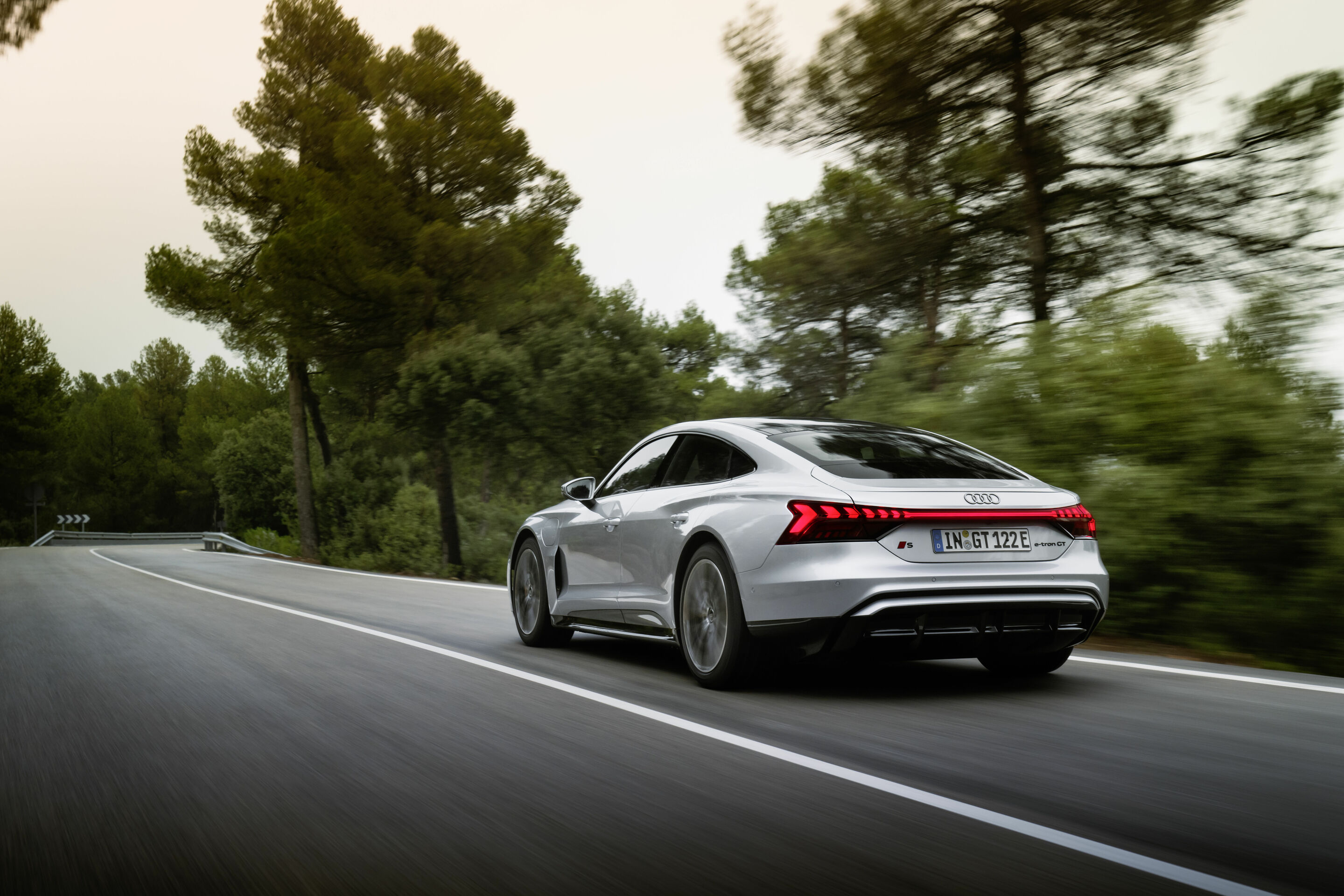 Audi S e-tron GT - Fahraufnahme,
Farbe: Florettsilber Metallic