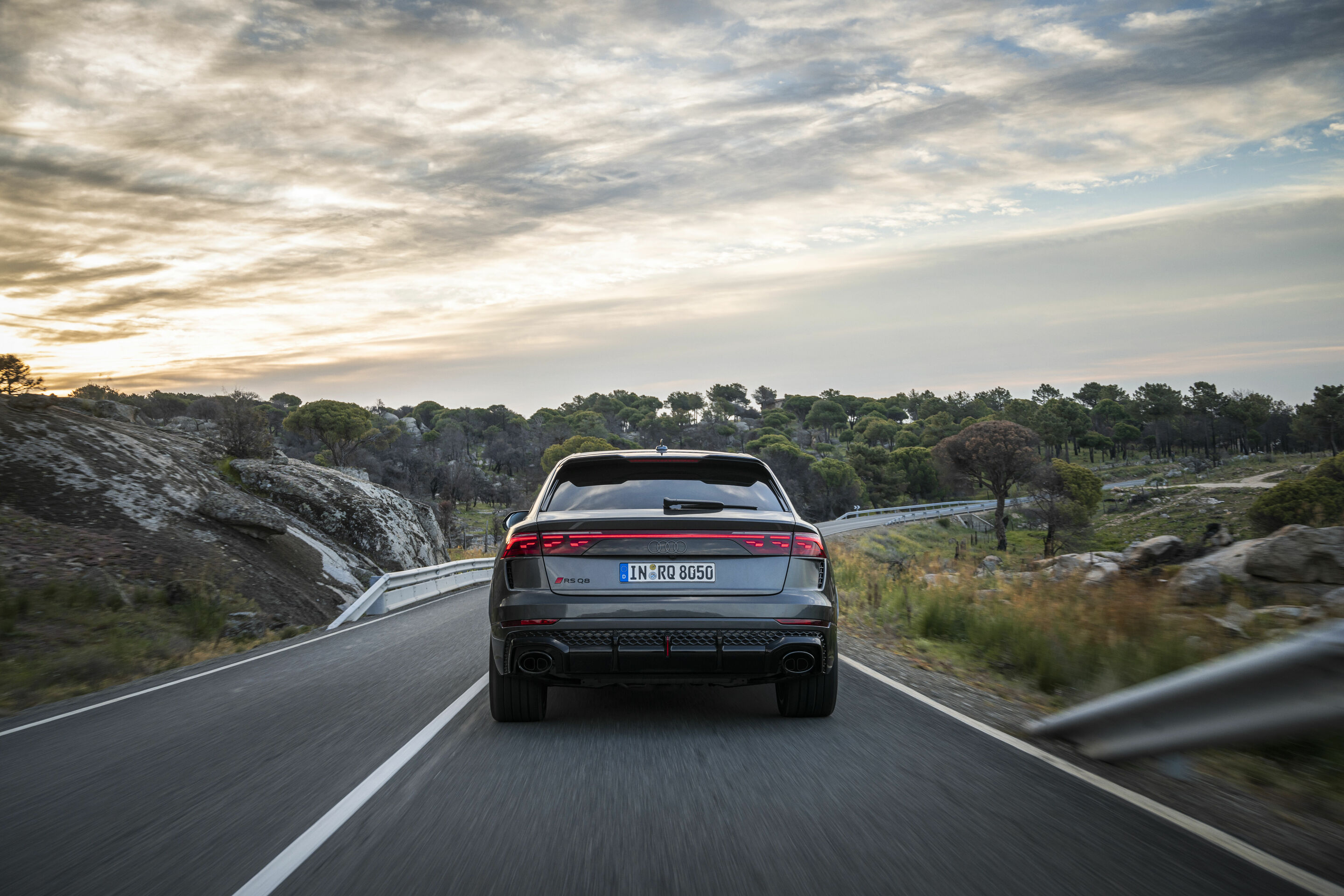 Audi RS Q8 - Fahraufnahme,
Farbe: Daytonagrau Perleffekt