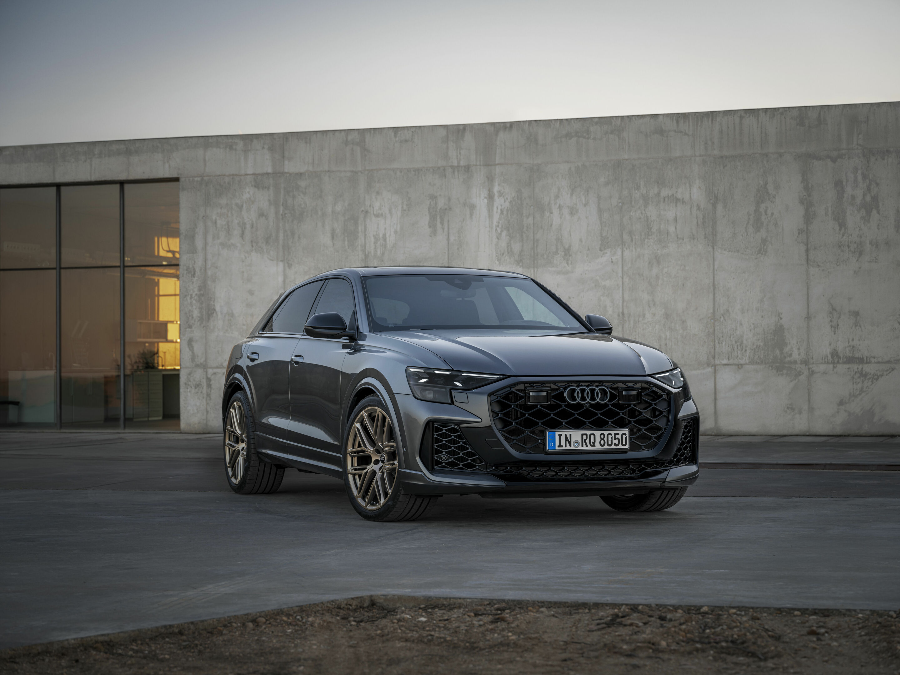 Audi RS Q8 - Standaufnahme,
Farbe: Daytonagrau Perleffekt