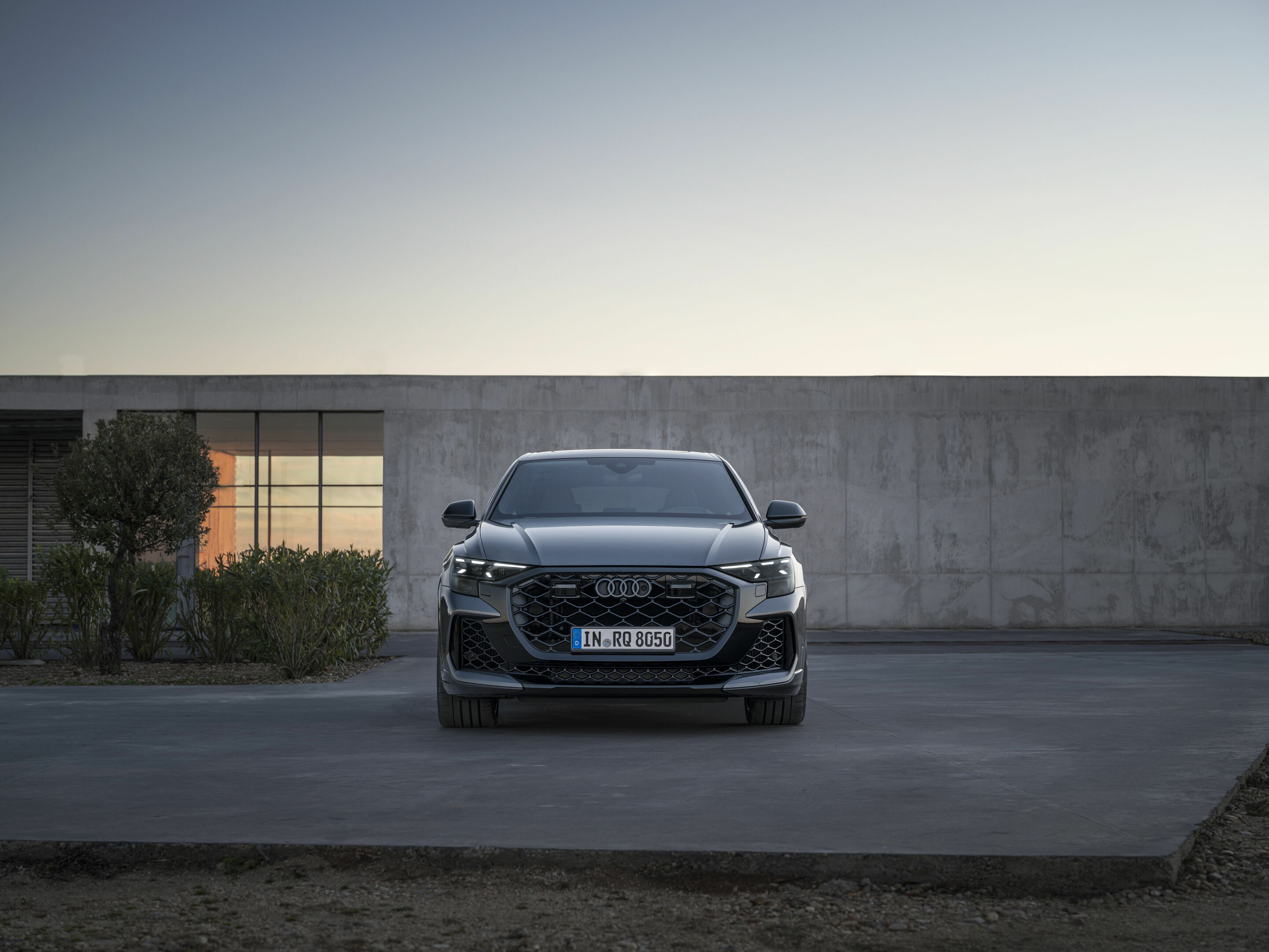 Audi RS Q8 - Standaufnahme,
Farbe: Daytonagrau Perleffekt