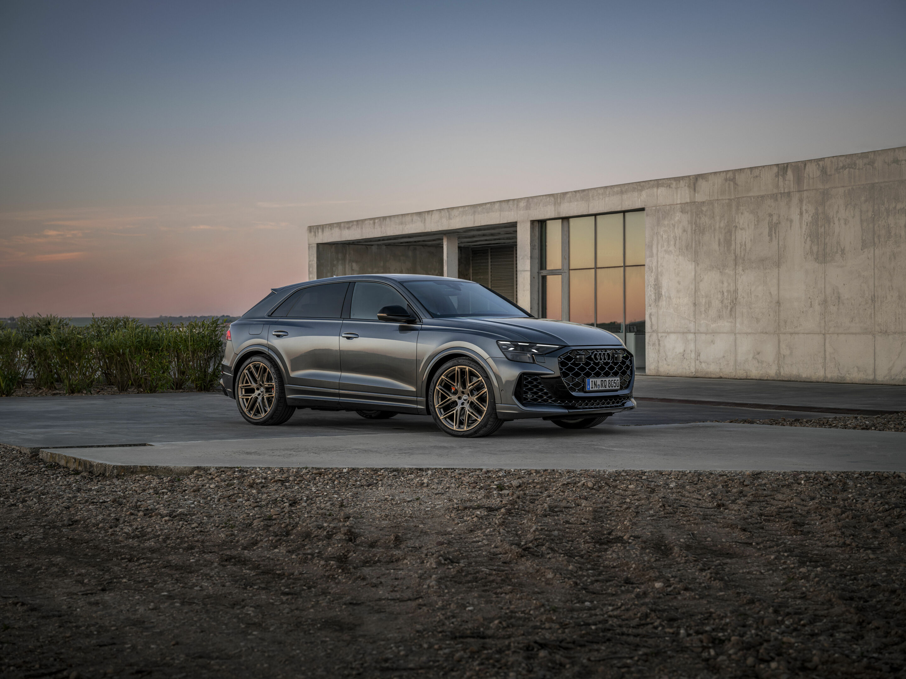 Audi RS Q8 - Standaufnahme,
Farbe: Daytonagrau Perleffekt