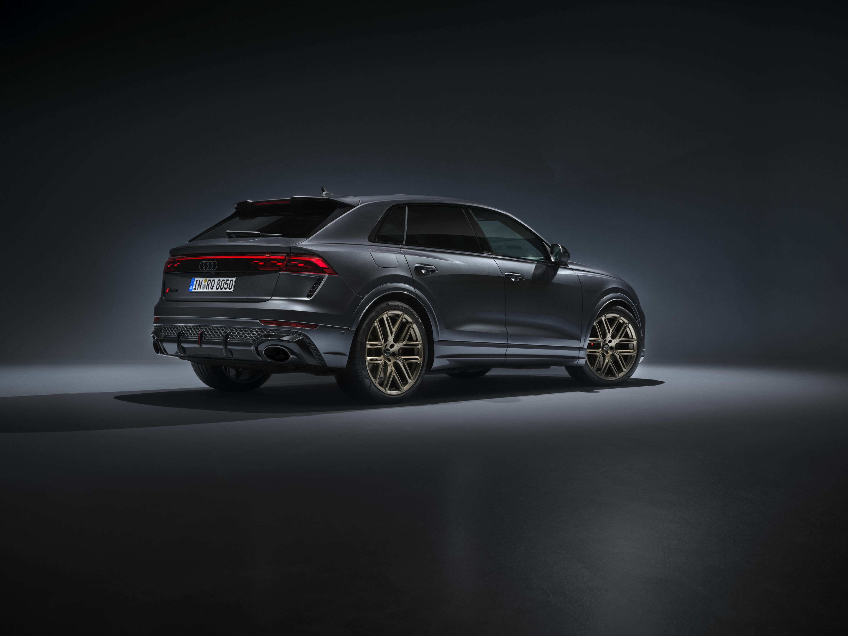 Audi RS Q8 - Static photo,
Colour: Daytona Grey perl effect