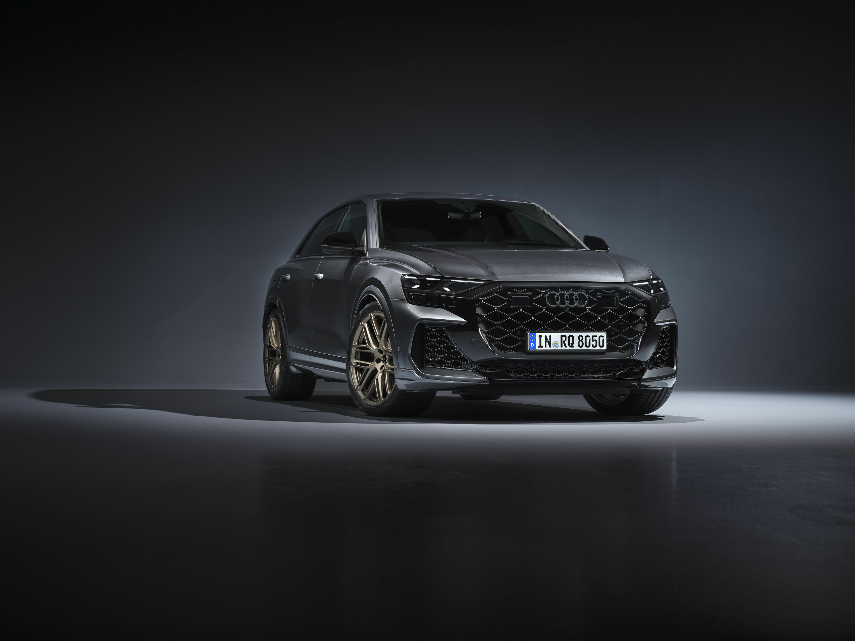 Audi RS Q8 - Standaufnahme,
Farbe: Daytonagrau Perleffekt