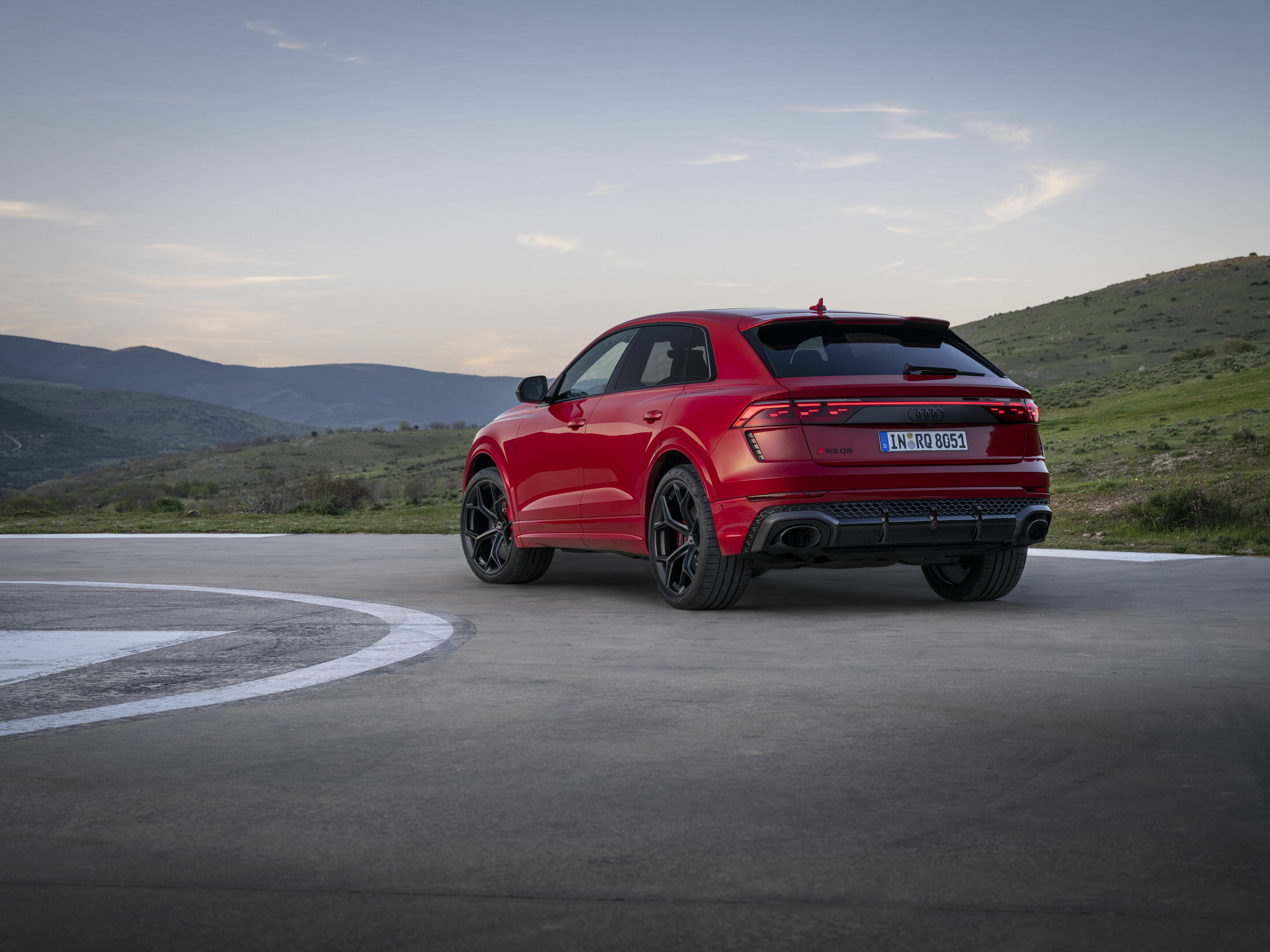 Audi RS Q8 performance - Static photo,
Colour: Chilli red metallic