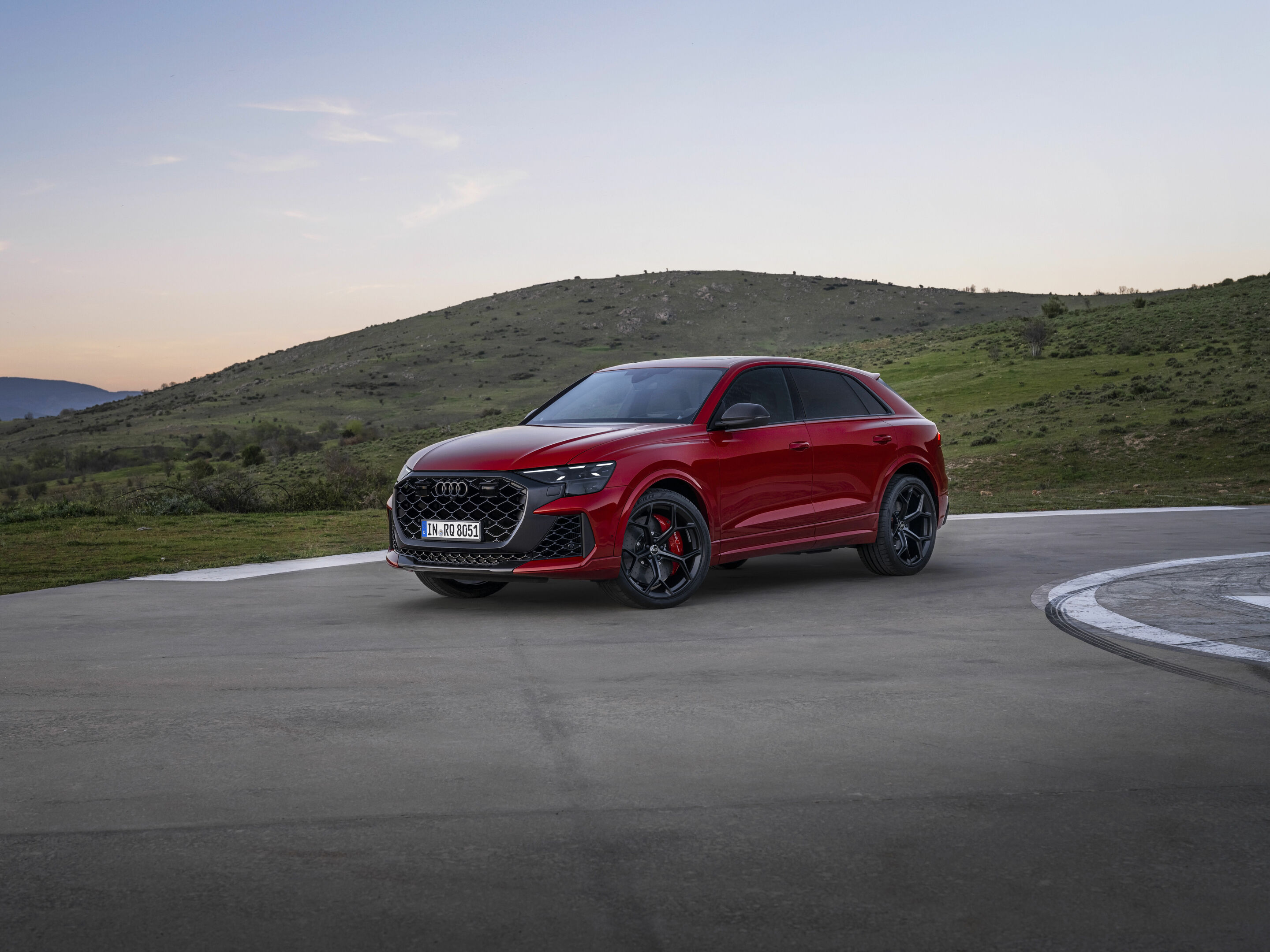 Audi RS Q8 performance - Static photo,
Colour: Chilli red metallic