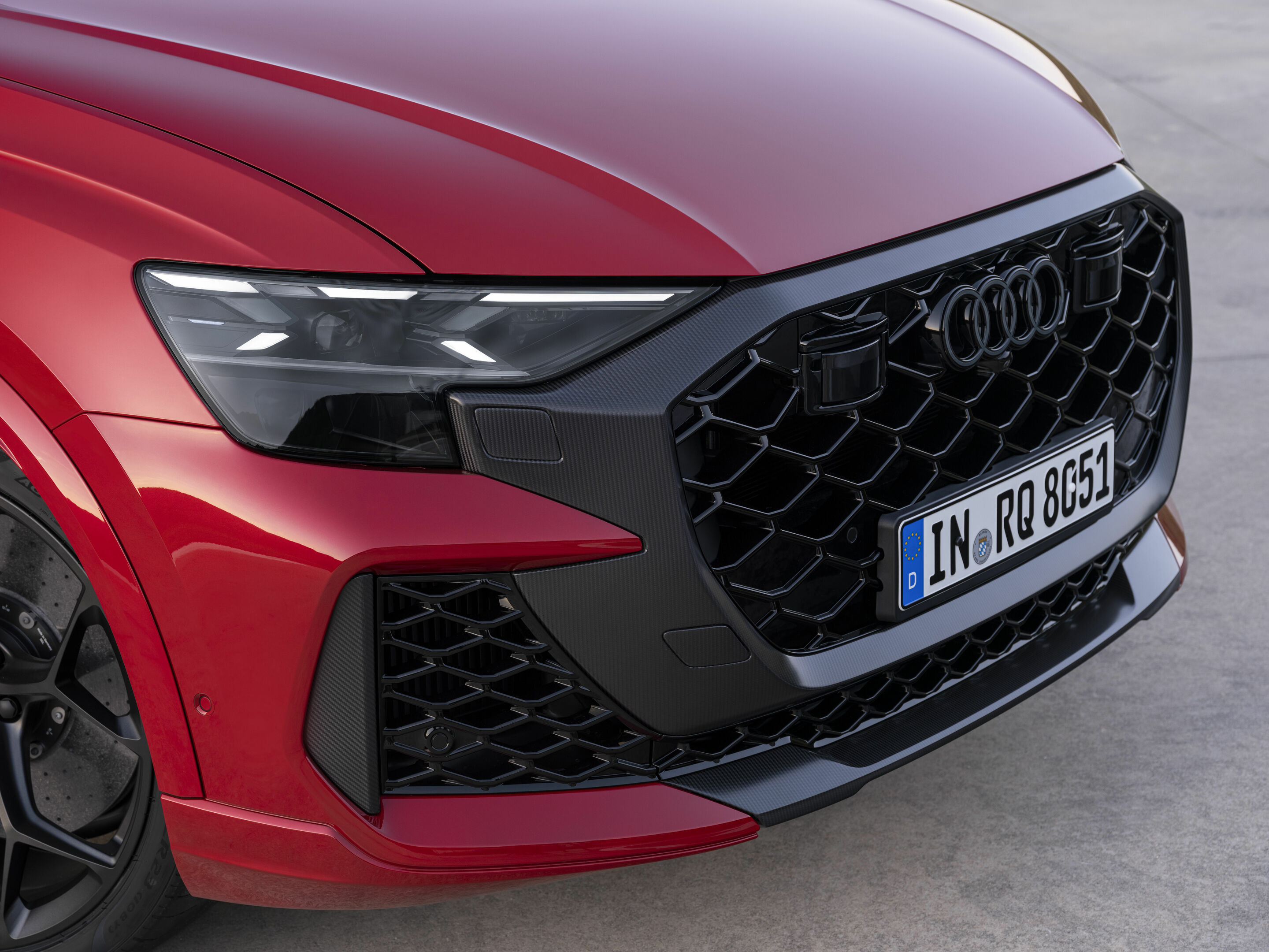 Audi RS Q8 performance - Detail,
Farbe: Chilirot Metallic